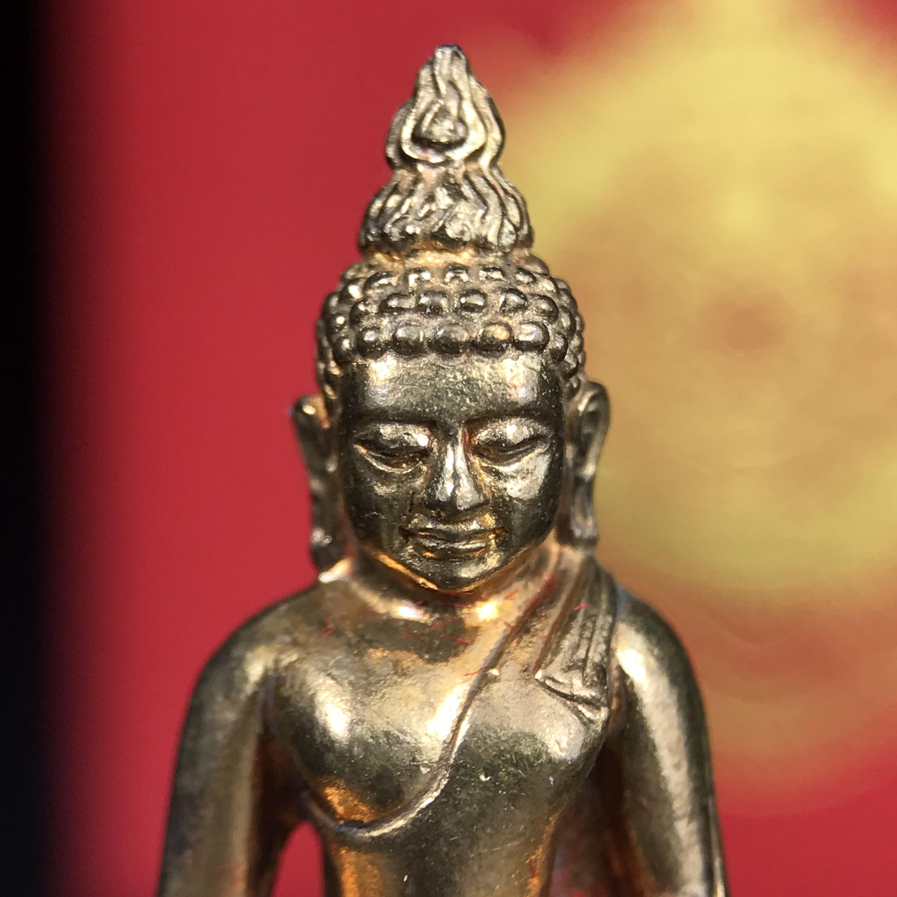 พระกริ่งไพรีพินาศ บรรจุเหล็กไหล ครั้งแรกและครั้งเดียวในประวัติศาสตร์ เฉลิมพระเกียรติ พระบาทสมเด็จพระเจ้าอยู่หัวรัชกาลที่9 พระชนมพรรษา 6 รอบ ปี2542 เนื้อสัมฤทธิ์(บรรจุเหล็กไหล)ดีนอก-ดีใน พิธีใหญ่ มวลสารเด่น(พิเศษกรรมการ ตอก 2 โค๊ต หมายเลข ๑๕๙๓)หายาก