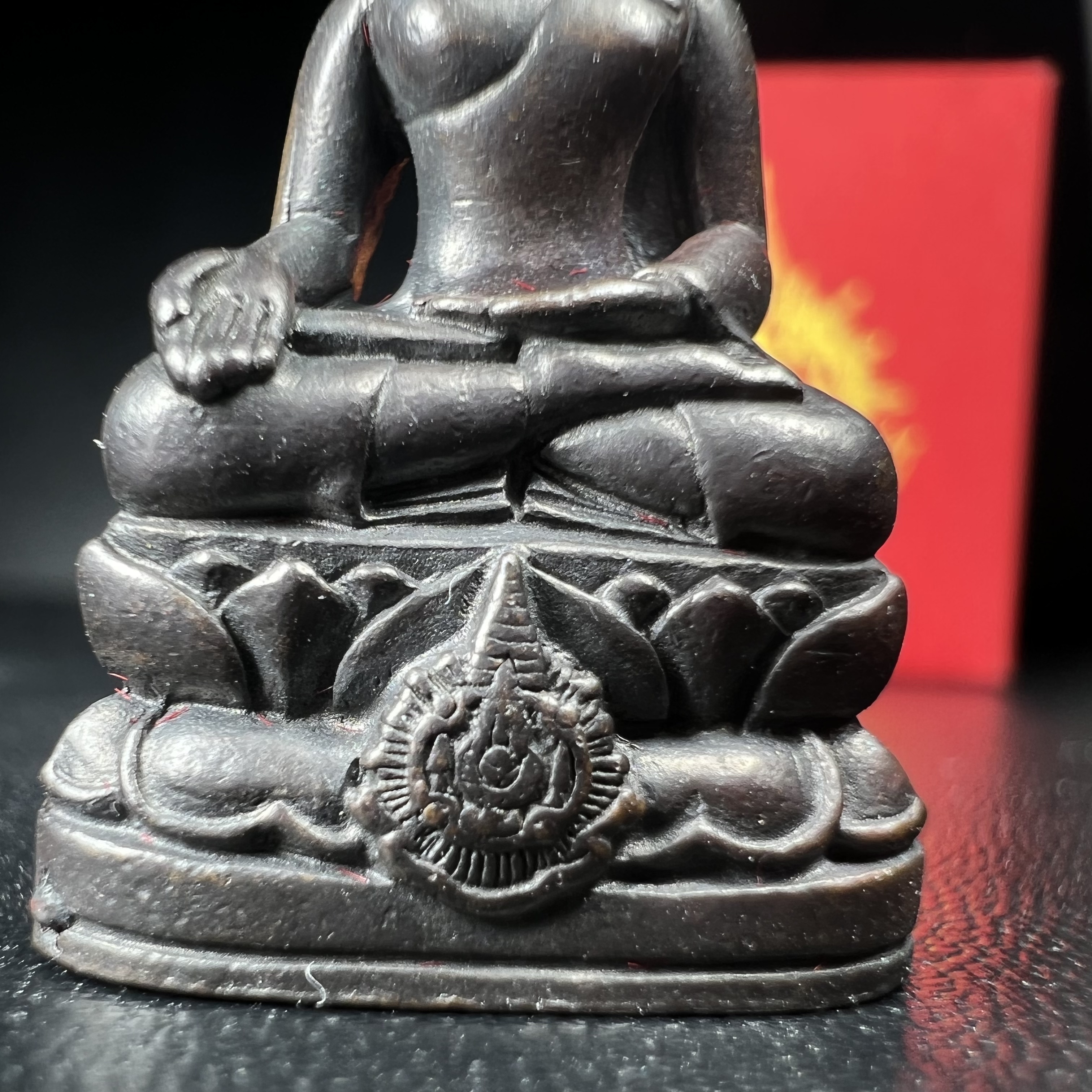 พระกริ่งไพรีพินาศ เฉลิมพระเกียรติ พระบาทสมเด็จพระเจ้าอยู่หัวรัชกาลที่9 พระชนมพรรษา 6 รอบ ปี2542 เนื้อนวโลหะผสมทองคำ(บรรจุเหล็กไหล)ดีนอก-ดีใน