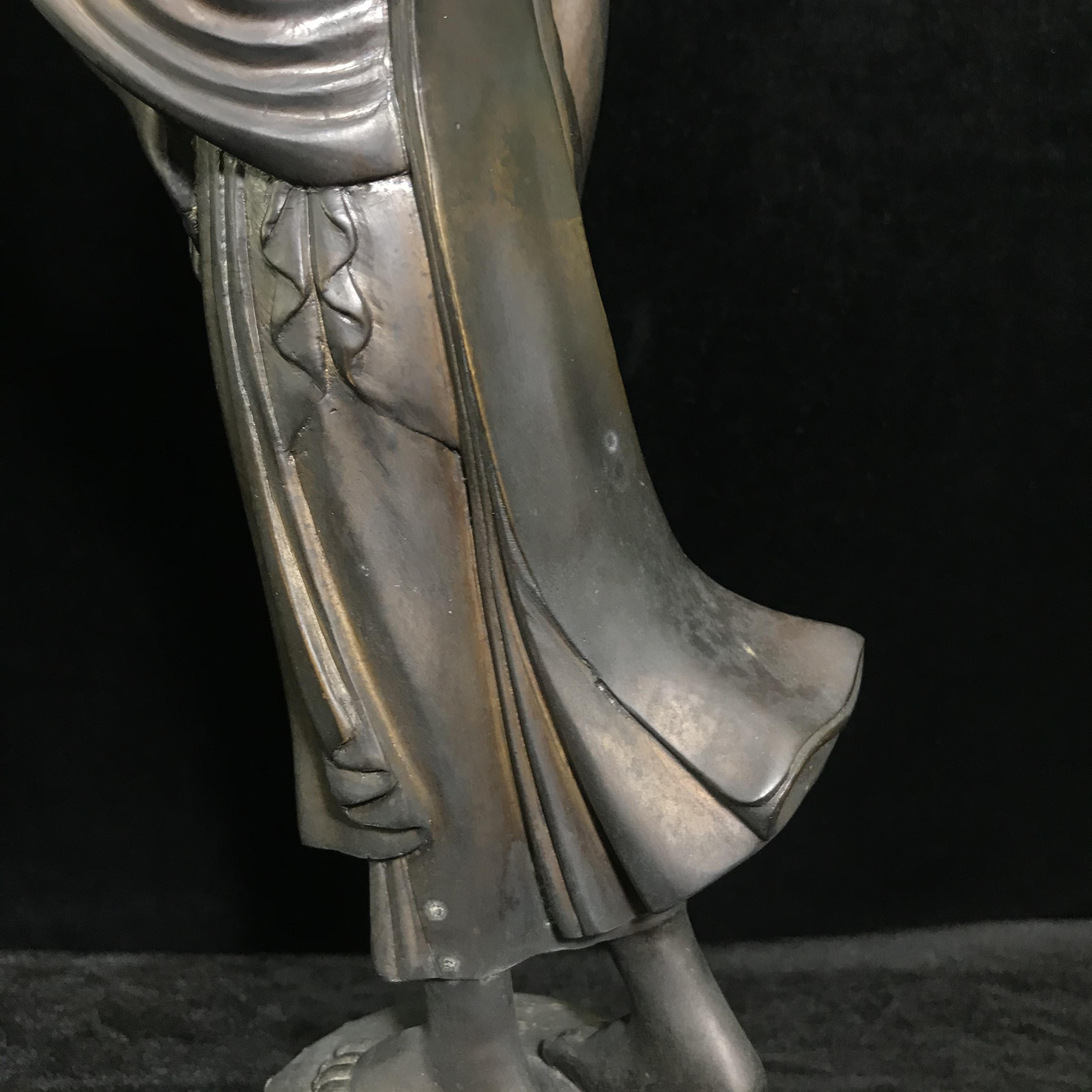 พระบูชา 25พุทธศตวรรษ พระศรีศากยะทศพลญาณ ประธานพุทธมณฑลสุทรรศน์ ปี 2530 ตราสัญลักษณ์ ในมหาวาระพระชนมพรรษา ครบ 5 รอบ 60 พรรษา เมื่อ 5 ธันวาคม พ.ศ. 2530 หมายเลข (๑๕)๓๖๕ ขนาดความสูง 15 นิ้ว รวมฐานสูง 18 นิ้ว(นิยมหายาก)