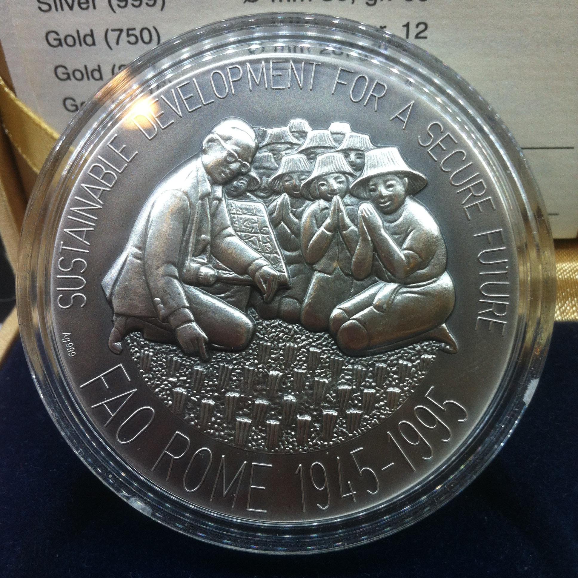 เหรียญอะกริคอลา FAO ปี 2538 เนื้อเงิน ขนาด 5 ซม.