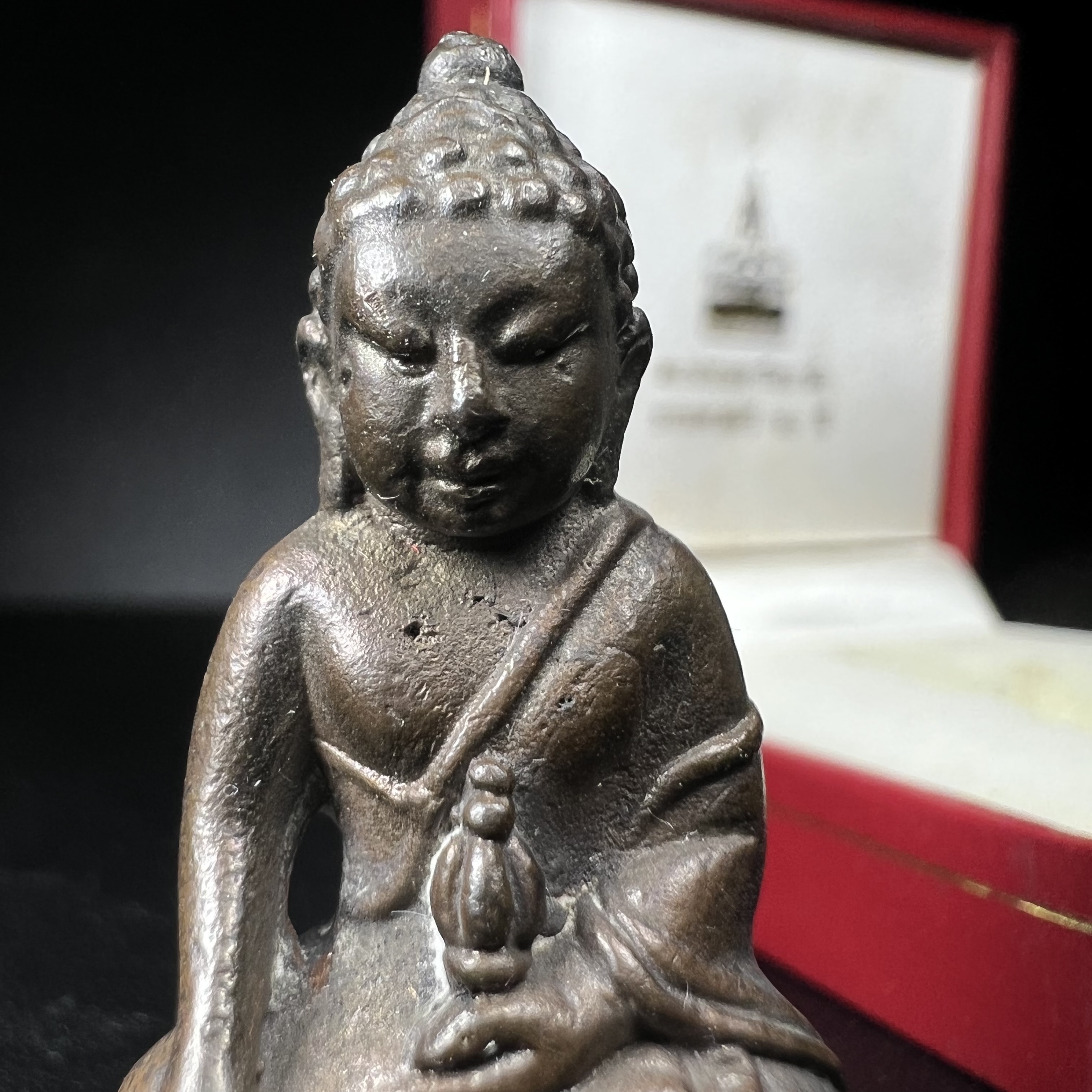 พระกริ่ง ภปร. 60 ปี ธรรมศาสตร์ สร้างเป็นที่ระลึกการสถาปนาครบรอบ 60 ปี มหาวิทยาลัยธรรมศาสตร์ ปี 2537(ในหลวงรัชกาลที่9 เสด็จเป็นประธานในพิธี)(พิธีใหญ่ เกจิที่มีชื่อเสียงมาร่วมปลุกเสกจำนวนมาก ชนวนมาลสารเก่าเข้มขลัง )**ของดีธรรมศาสตร์ที่ศิษย์เก่าไม่ควรพลาด**