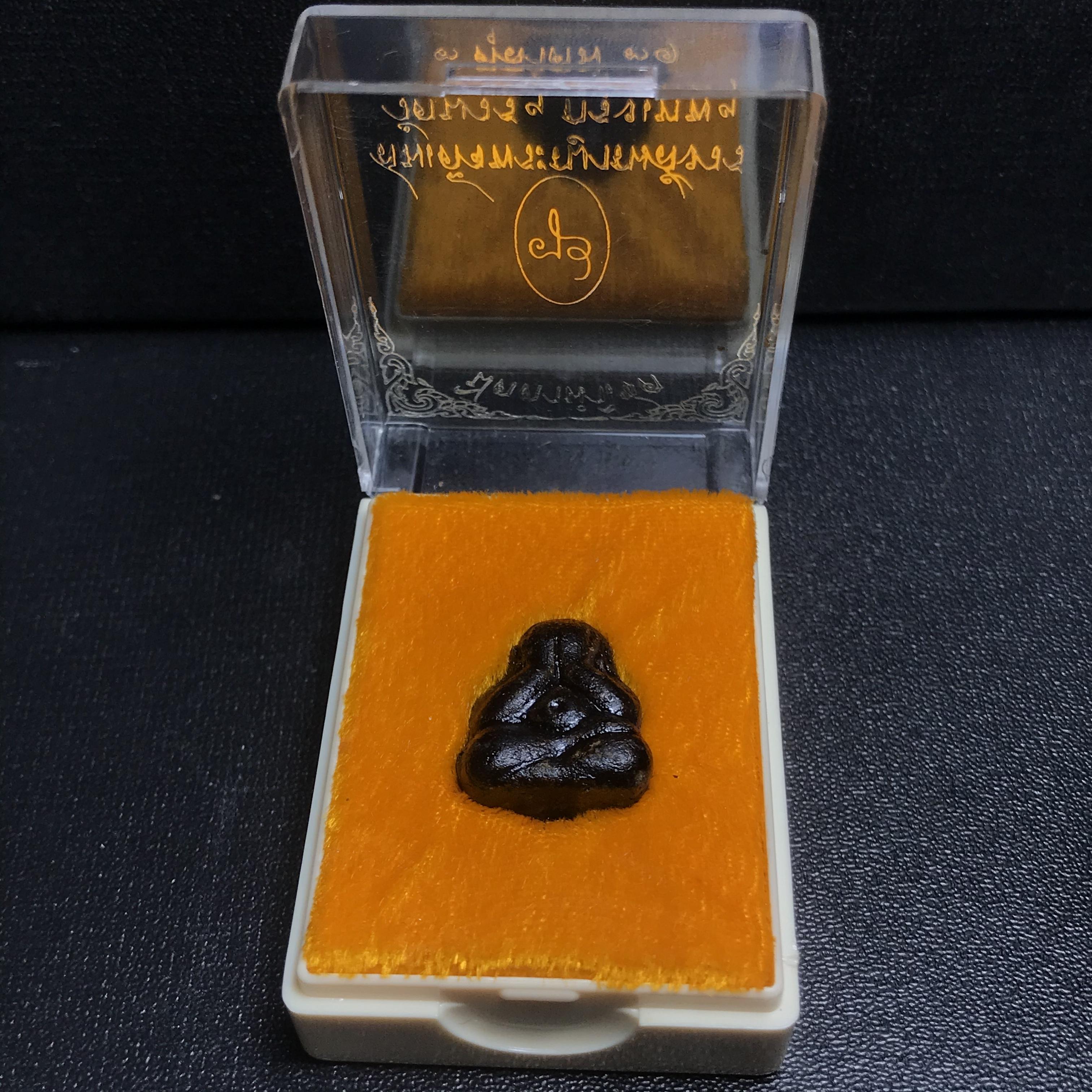 พระปิดตานำโชค สมเด็จพระญาณสังวร วัดบวรนิเวศวิหาร กรุงเทพ ปี2531(เจริญก้าวหน้า มีโชคลาภ การค้าเจริญรุ่งเรื่อง แคล้วคลาดปลอดภัย)