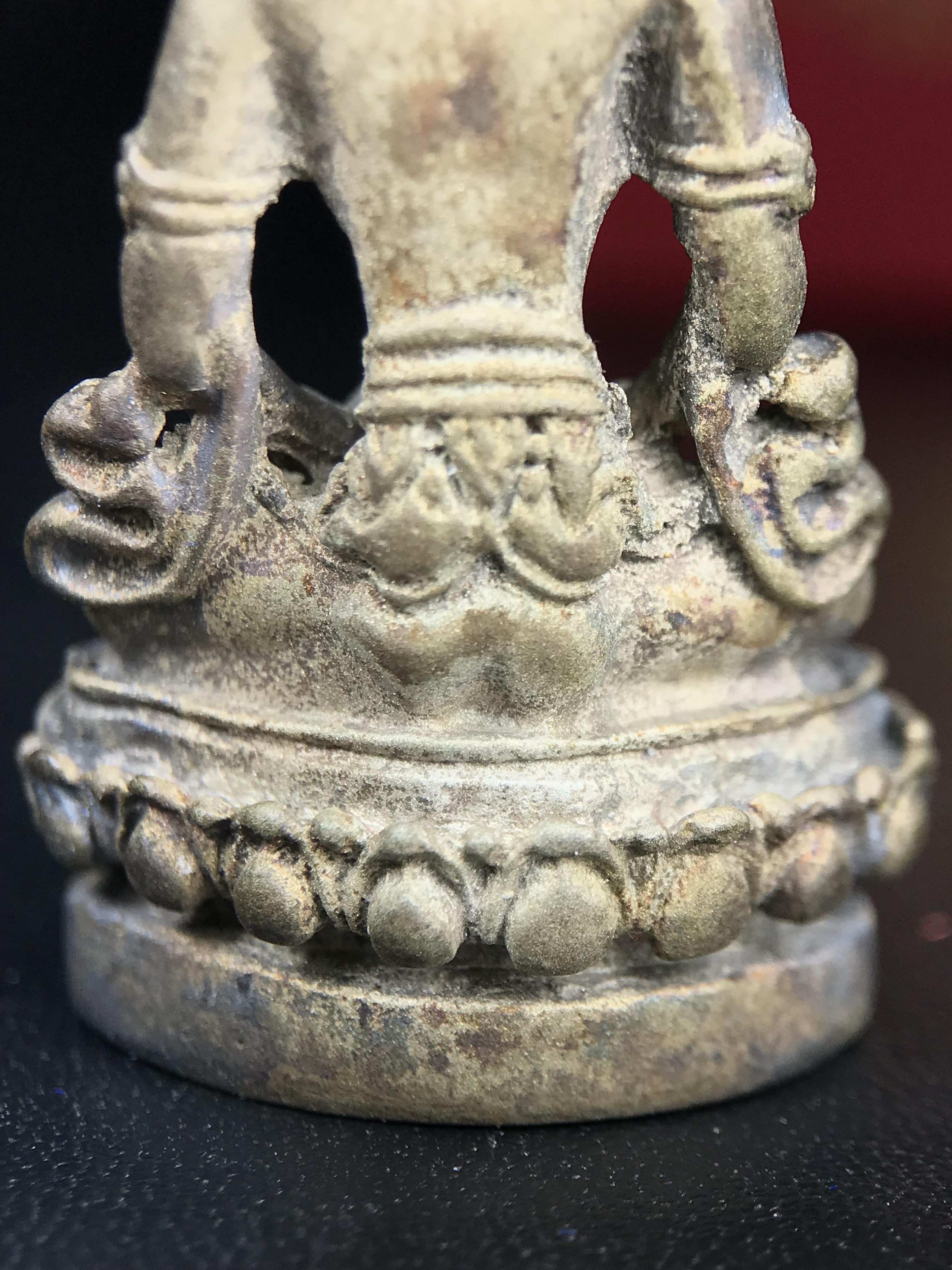 พระอวโลกิเตศวร (เจ้าแม่กวนอิม) วัดบวรนิเวศวิหาร ปี 2538 เนื้อเงินพ่นทราย อุดผงจิตรลดา เกศาสมเด็จพระสังฆราช วัดบวรนิเวศวิหาร(พบเจอน้อยหายาก)