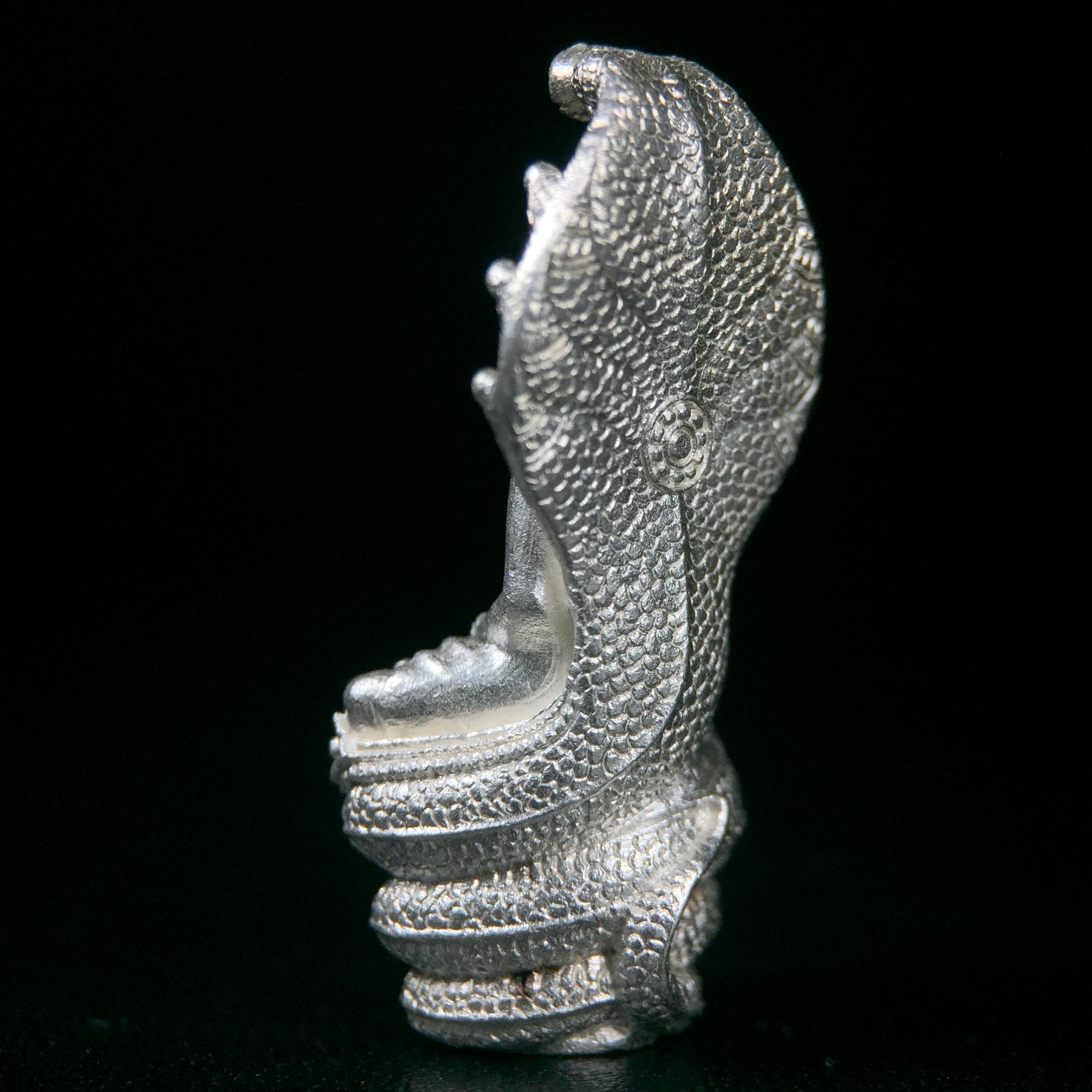 พระพุทธรูปนาคปรกปางมารวิชัย สธ. เนื่องวโรกาสสมเด็จพระเทพรัตนราชสุดาฯ ทรงเจริญพระชนมายุครบ 3 รอบ ปี2534 พิธีพุทธาภิเษก ณ วัดบวรนิเวศวิหาร โดยมีสมเด็จพระญาณสังวร สมเด็จพระสังฆราชเป็นองค์ประธาน(พิธีใหญ่ มวลสารดี พุทธศิลป์งดงาม)พระกริ่งเนื้อเงินพบเจอน้อยหายาก