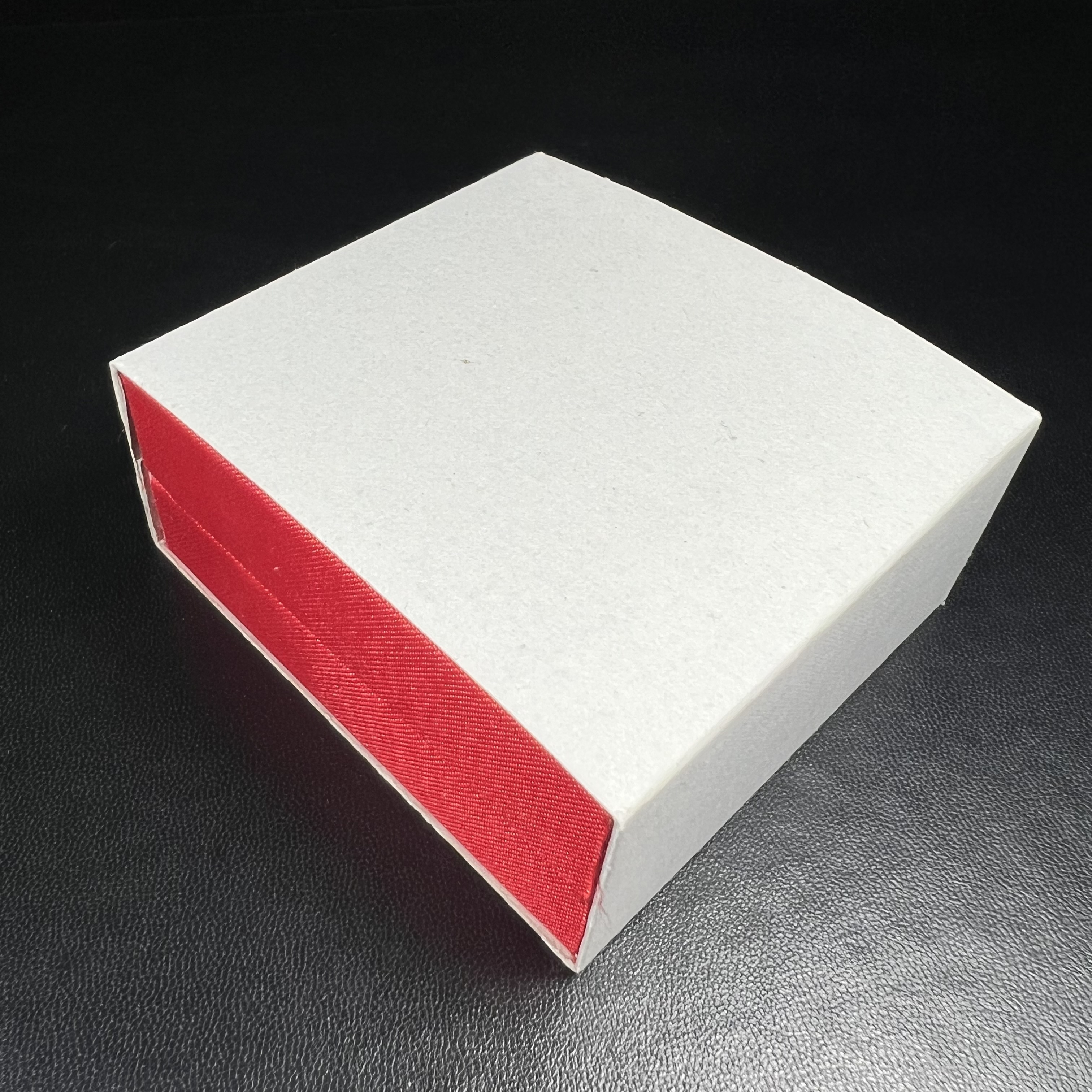 สมเด็จหลวงปู่ทวด วัดช้างให้ รุ่น เฉลิมพระเกียรติ ตราสัญลักษณ์ มวก. พิมพ์ลอยองค์เนื้อเงิน-สามกษัตริย์ ปี 2544 พิธีพุทธาภิเษกใหญ่ ณ อุโบสถวัดช้างให้และอุโบสถวัดพระศรีรัตนศาสดาราม ( วัดพระแก้ว )โดยนิมนต์เกจิชื่อดังสายใต้ทั้งหมดจำนวน 108 รูป