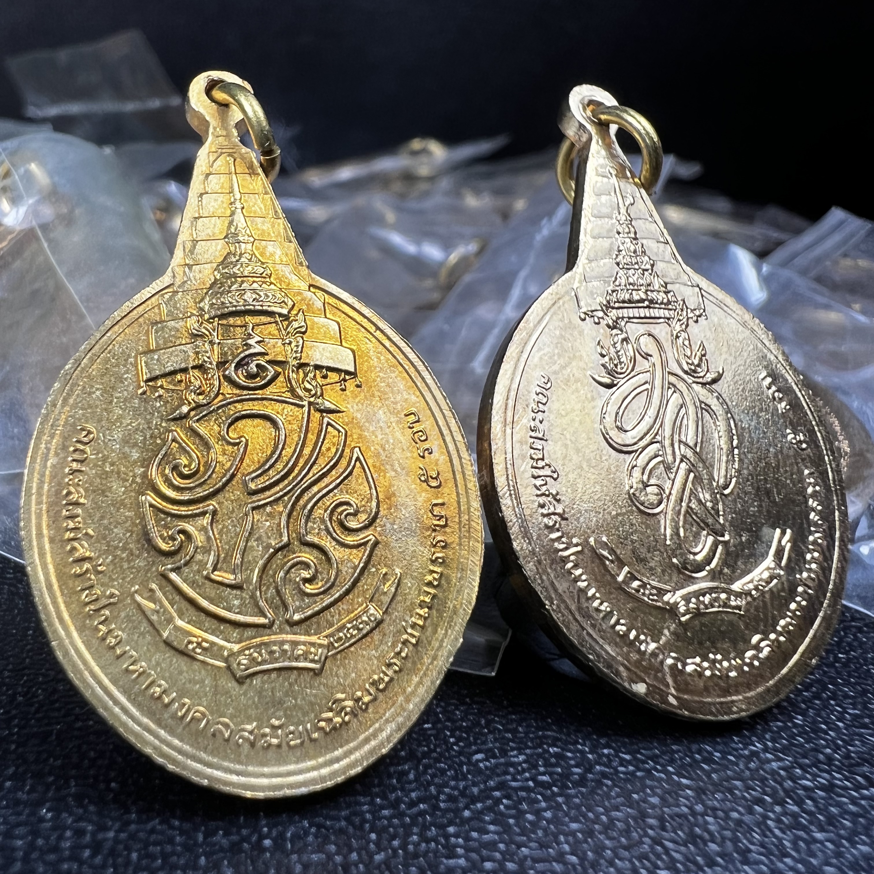 เหรียญพระชัยหลังช้าง ภปร. ปี 2530 + เหรียญพระชัยหลังช้าง สก. ปี 2535 (รวม2เหรียญ 1 คู่)คัดสภาพสวยซีนซองเดิม(พิธีใหญ่ นิยม)
