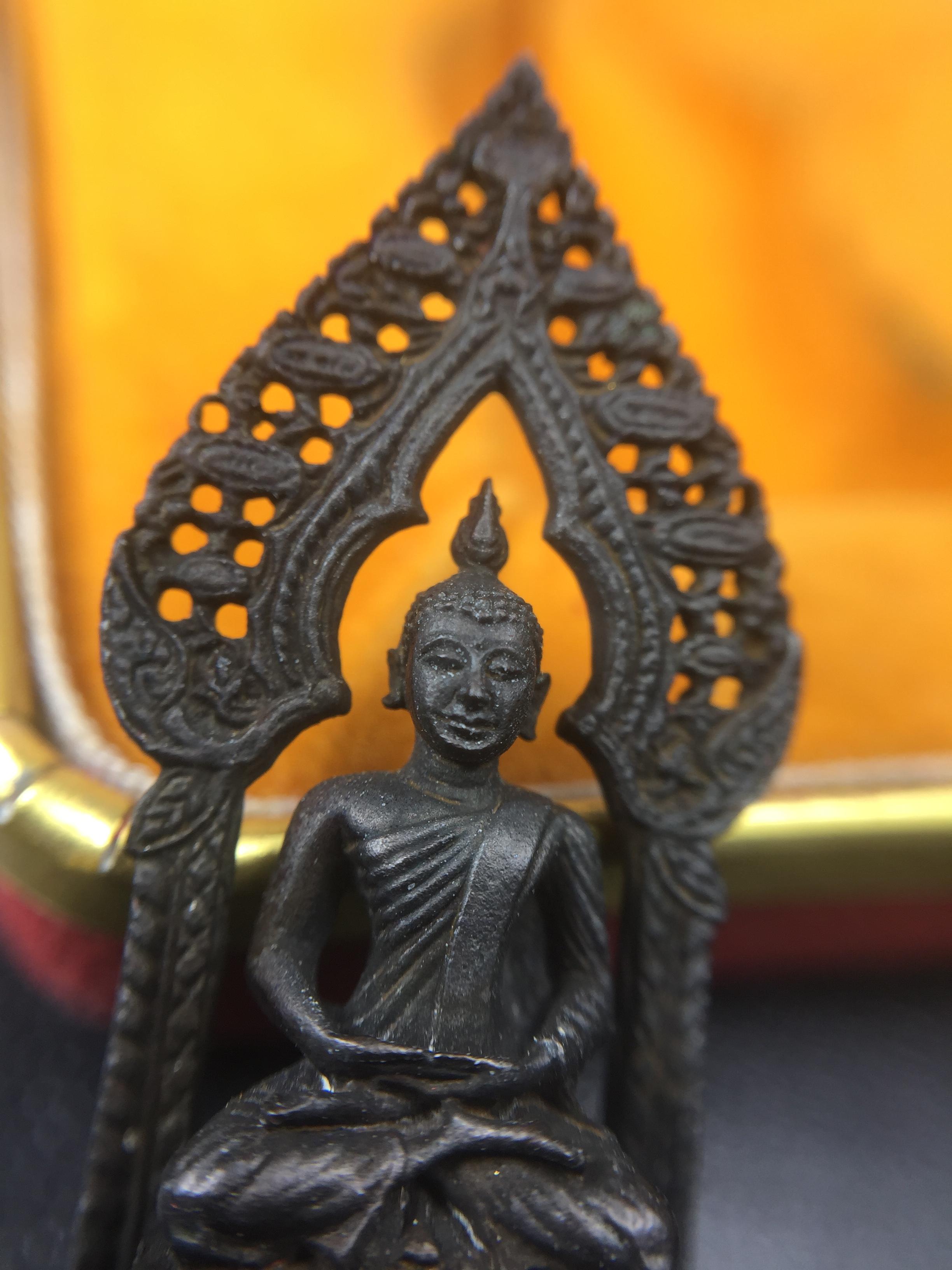 กริ่งพระพุทธนิรันตราย วัดราชประดิษฐสถิตมหาสีมารามราชวรวิหาร สมโภชกรุงรัตนโกสินทร์ 200ปี พ.ศ.2525 เนื้อนวโลหะ (พิธีใหญ่ เกจิคณาจารย์ในยุคล้นหลาม ในหลวง ร.9 เสด็จร่วมพิธี สมเด็จพระสังฆราชประธานพิธีปลุกเสก)มาพร้อมกล่องบรรจุเดิมครบสมบูรณ์ หายากก(1ใน 1209องค์)