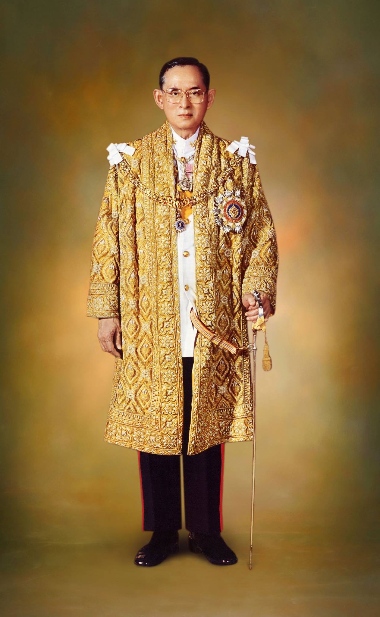 ครอสติสคริสตัล ในหลวงรัชกาลที่ ๙ ครองราชย์ ขนาด 40X60 ซม