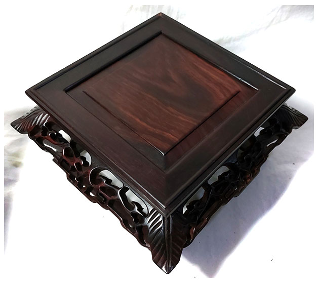 กี๋หรือฐานไม้สไตล์จีน สำหรับวางของตั้งโชว์ ท๊อป11.5cmx11.5cm ตัวละ