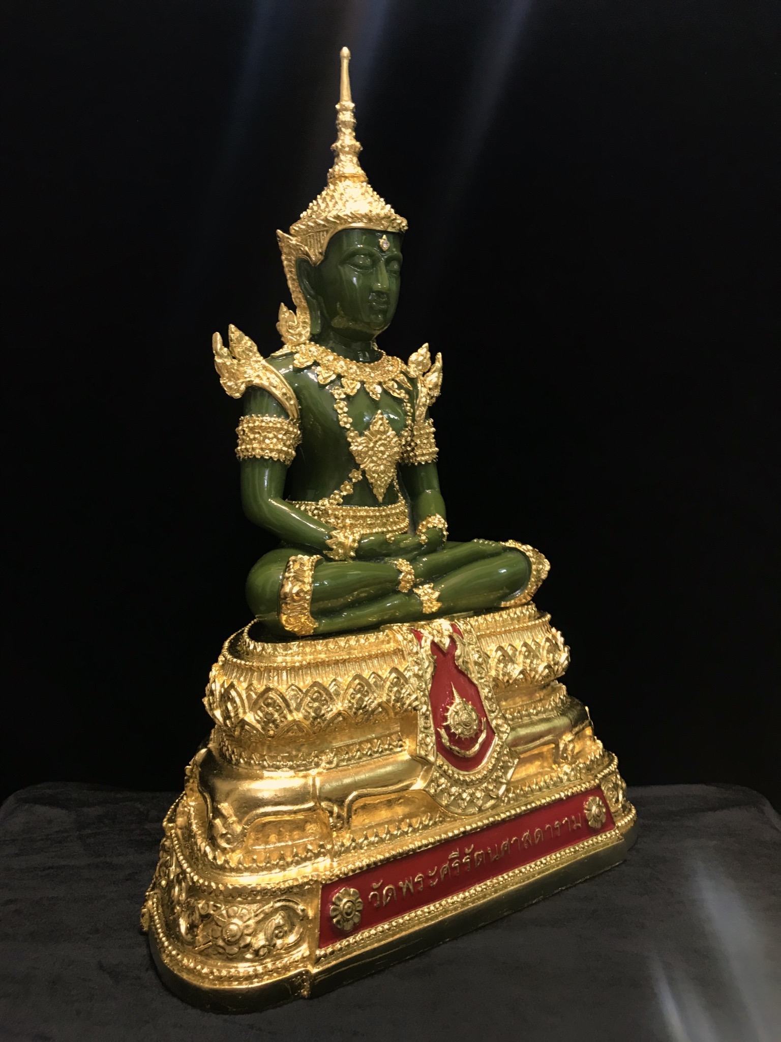 พระพุทธมหามณีรัตนปฏิมากร(พระแก้วมรกต) วัดพระศรีรัตนศาสดาราม สำนักพระราชวัง จัดสร้าง (บรรจุมวลสารใต้ฐาน)ฤดูร้อน ขนาดหน้าตัก 9นิ้ว