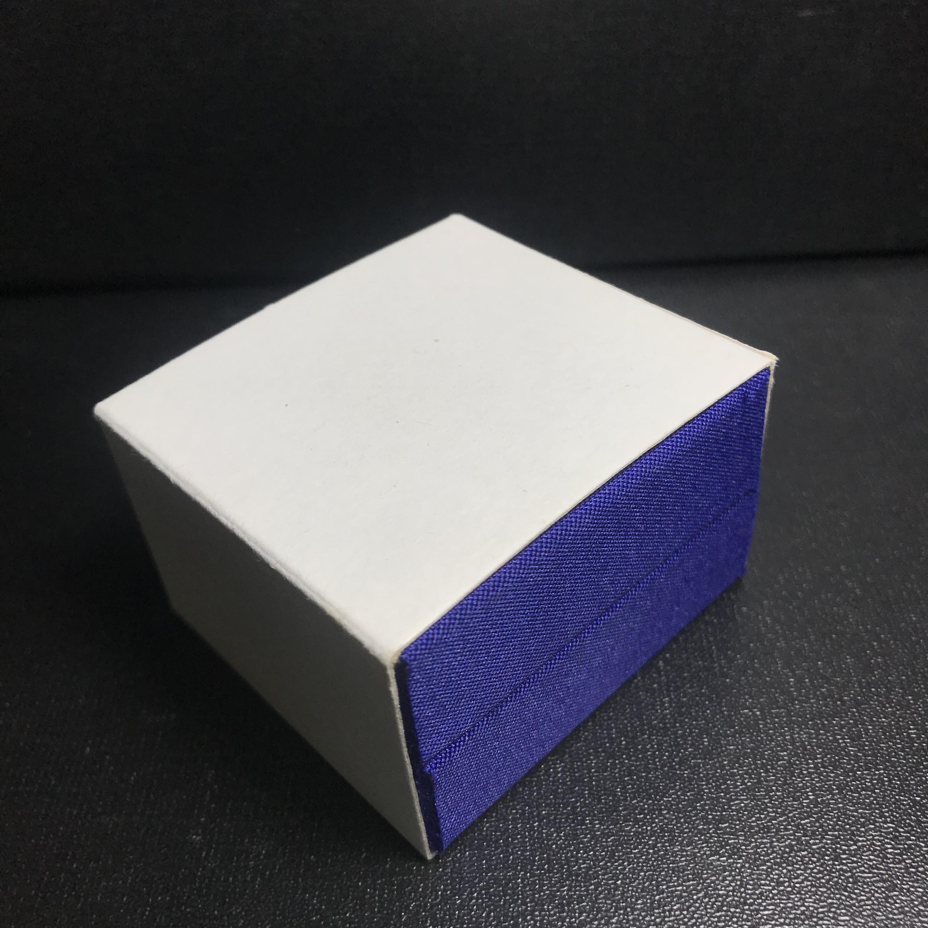 พระพุทธมหามณีรัตนปฎิมากร(พระแก้วมรกต)รุ่น เฉลิมพระเกียรติ วัดพระศรีรัตนศาสดารามราม(วัดพระแก้ว) ปี2543 เนื้อเงินสามกษัตริย์พิมพ์ซุ้มกนกเล็ก สภาพสวยซีนเดิมกล่องครบ