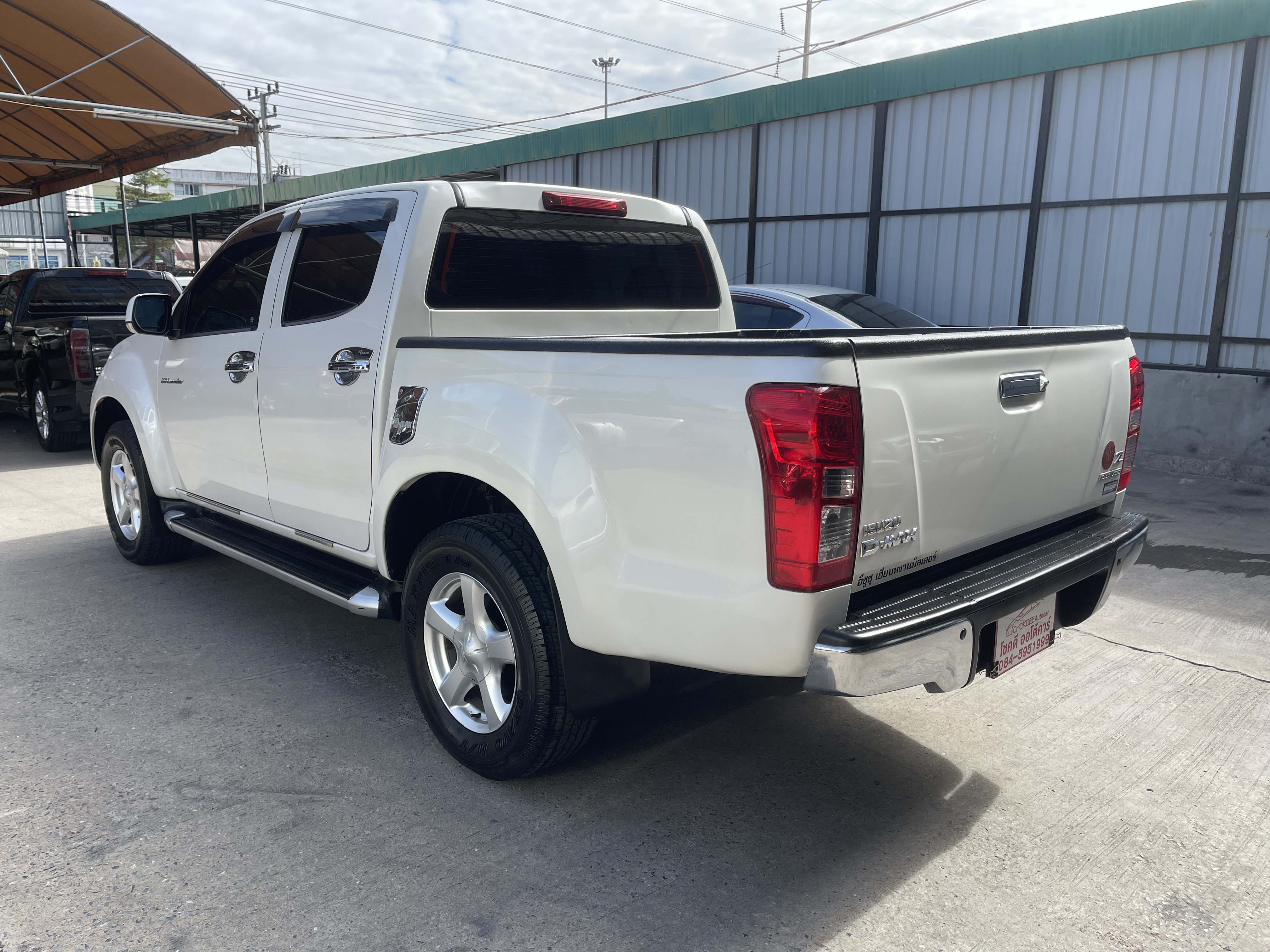 Isuzu Dmax All New 4ประตู Hilander 2.5 Vgs Z Dvd 2015 ขาวมุก
