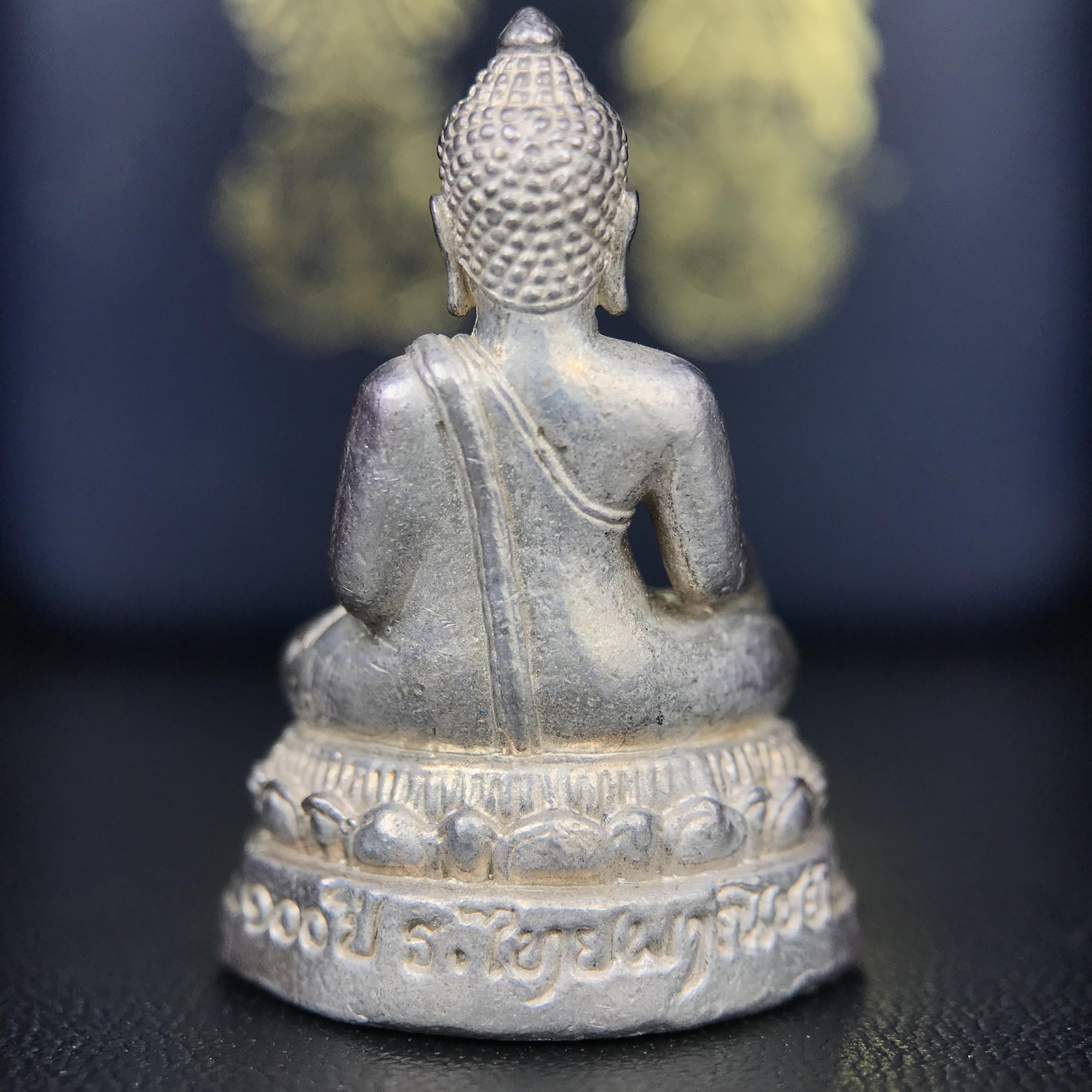 พระกริ่งพระพุทธนรสีห์ จปร.+ภปร. ครบรอบ 100 ปี ธนาคารไทยพาณิชย์ ปี 2550 พระกริ่งเนื้อเงิน(หายาก)(พุทธศิลป์งดงาม)ด้านหน้าฐานประดับด้วยตราสัญลักษณ์ "จปร" และ "ภปร" (องค์เนื้อเงินสร้างน้อย พบเจอน้อยหายาก)1 ใน 2500 องค์