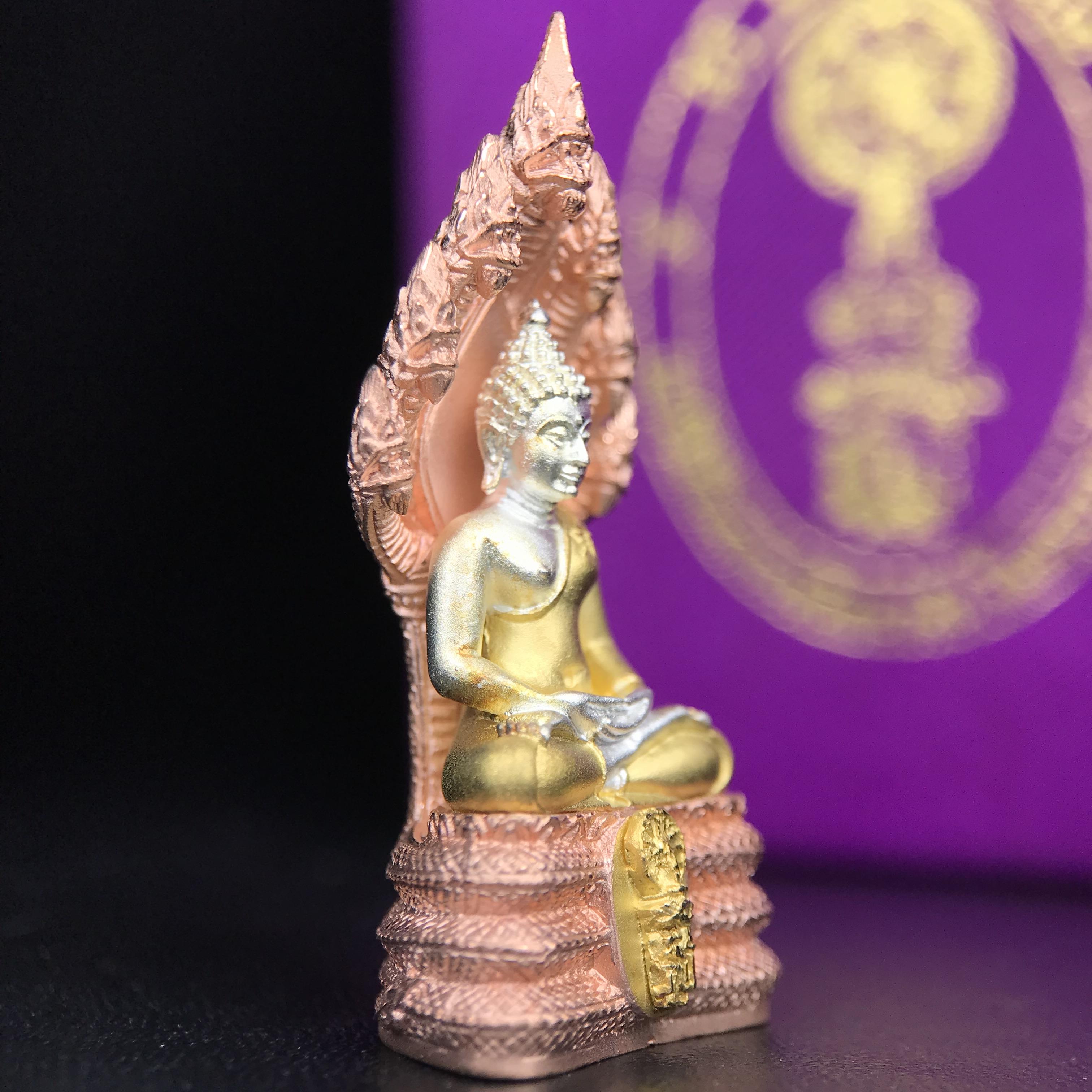 พระนาคปรก สธ. รุ่นสร้างพระอุโบสถเฉลิมพระเกียรติ 4 รอบ 84 พรรษา สมเด็จพระเทพรัตนราชสุดาฯ วัดบวรนิเวศวิหาร ปี 2543 พิมพ์ใหญ่ เนื้อเงินบริสุทธิ์ ชุบสามกษัตริย์แบบพ่นทรายขัดเงาบางส่วน(สภาพ สวย )พิธีใหญ่ พุทธศิลป์งดงาม หายาก (1 ใน 1999 องค์)