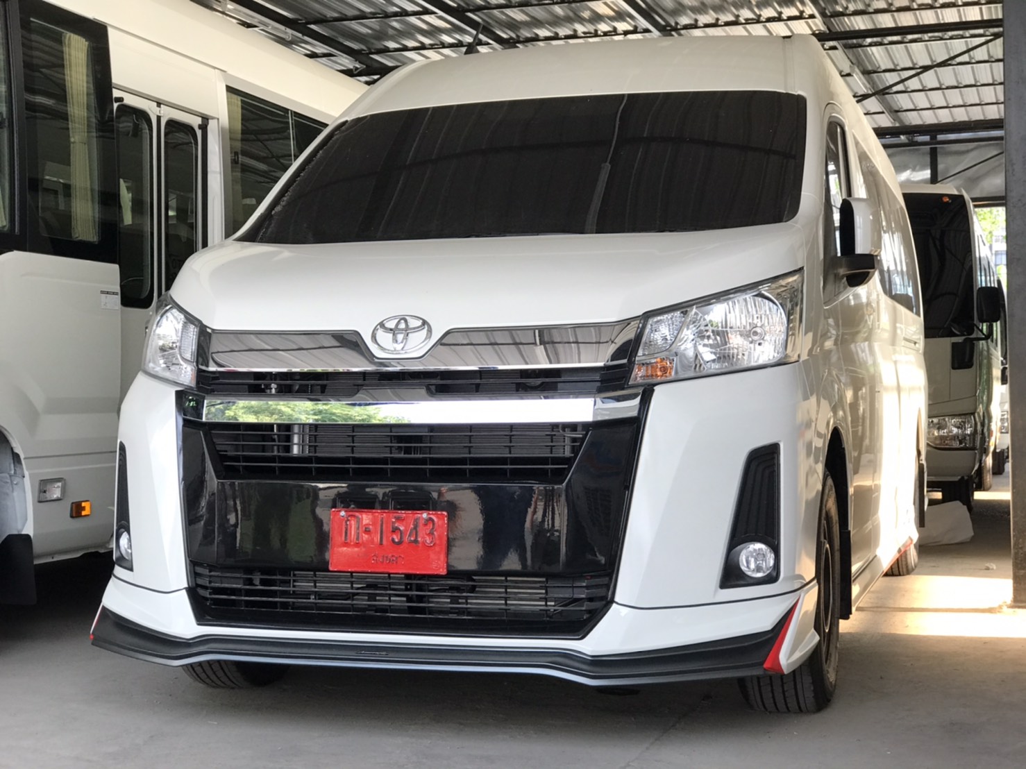 Toyota Commuter 2019 V.1 bodykits by Amoriz