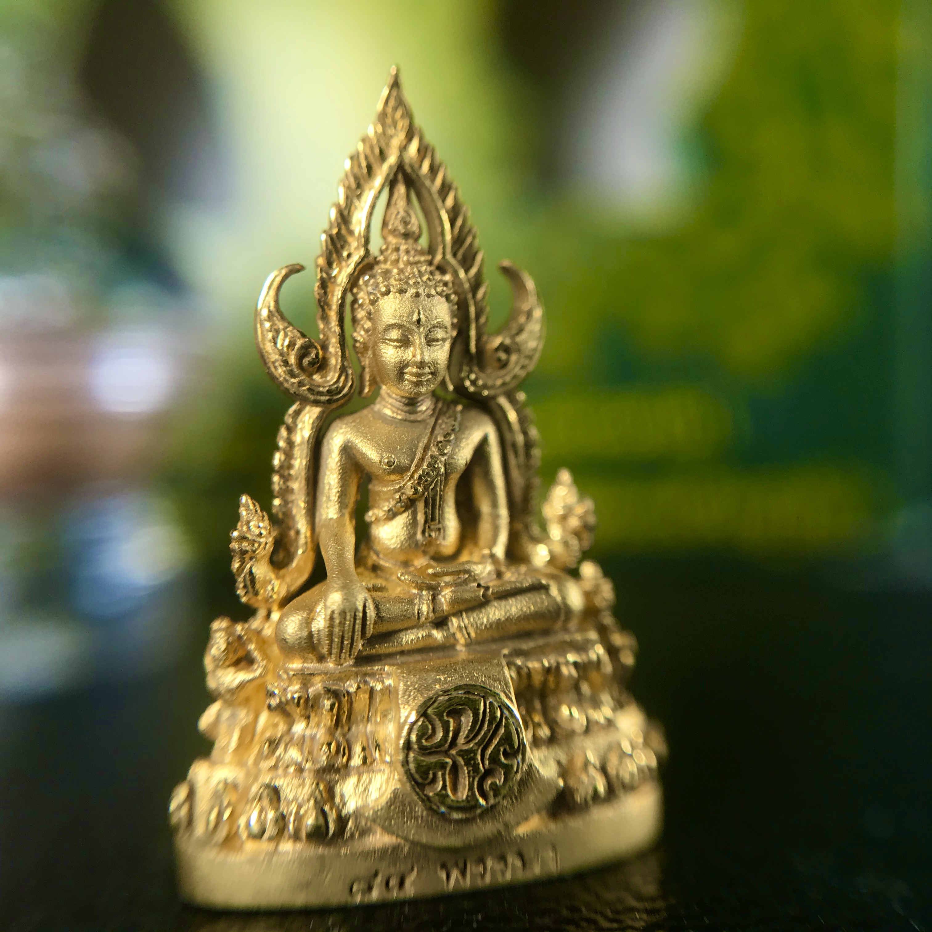 พระพุทธชินราช(จำลอง) ภปร. 84 พรรษา เนื้อทองคำ พิมพ์เล็กขนาดหน้าตัก 1/4 นิ้ว(พระราชทานมวลสาร จิตรลดาและเส้นพระเจ้า(เส้นผม)รัชกาลที่9)