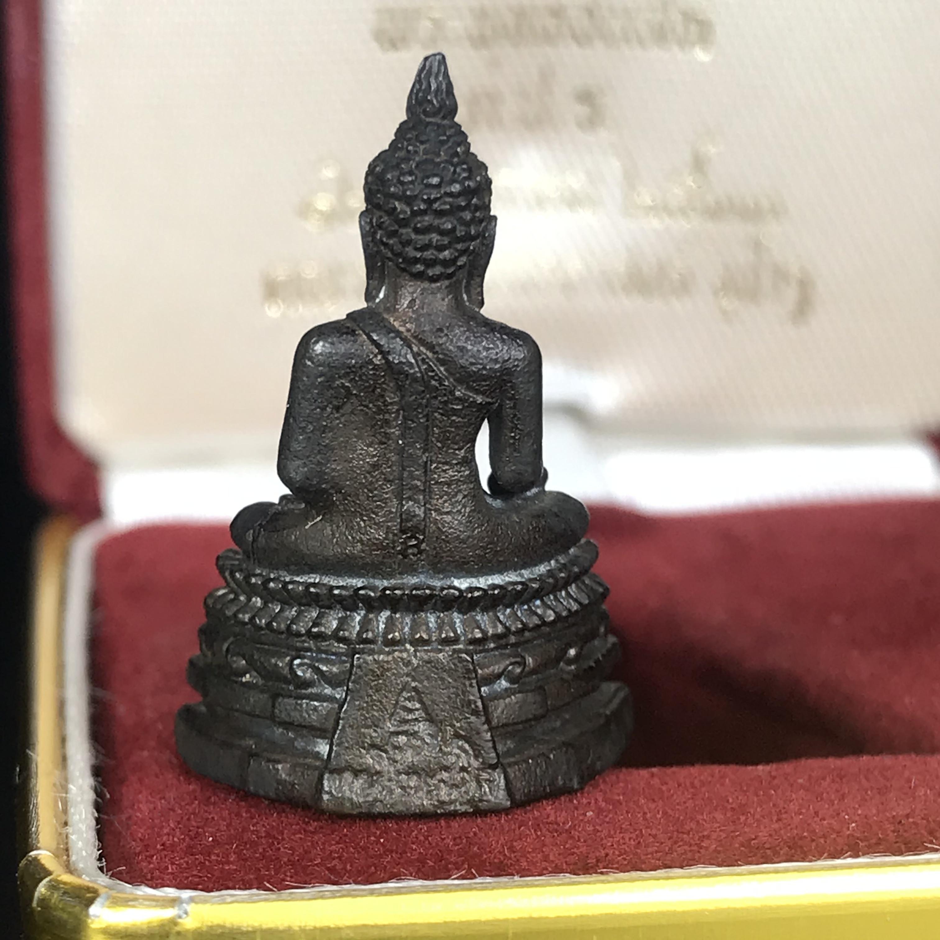 พระกริ่งพระพุทธชินสีห์ ภปร ทันโตเสฏโฐ ปี 2533 เนื้อนวโลหะ (วัตถุมงคลหนึ่งเดียวที่บรรจุพระทนต์(ฟัน)ในหลวงรัชกาลที่9 พระราชทานให้จัดสร้าง)(1ใน1999องค์)