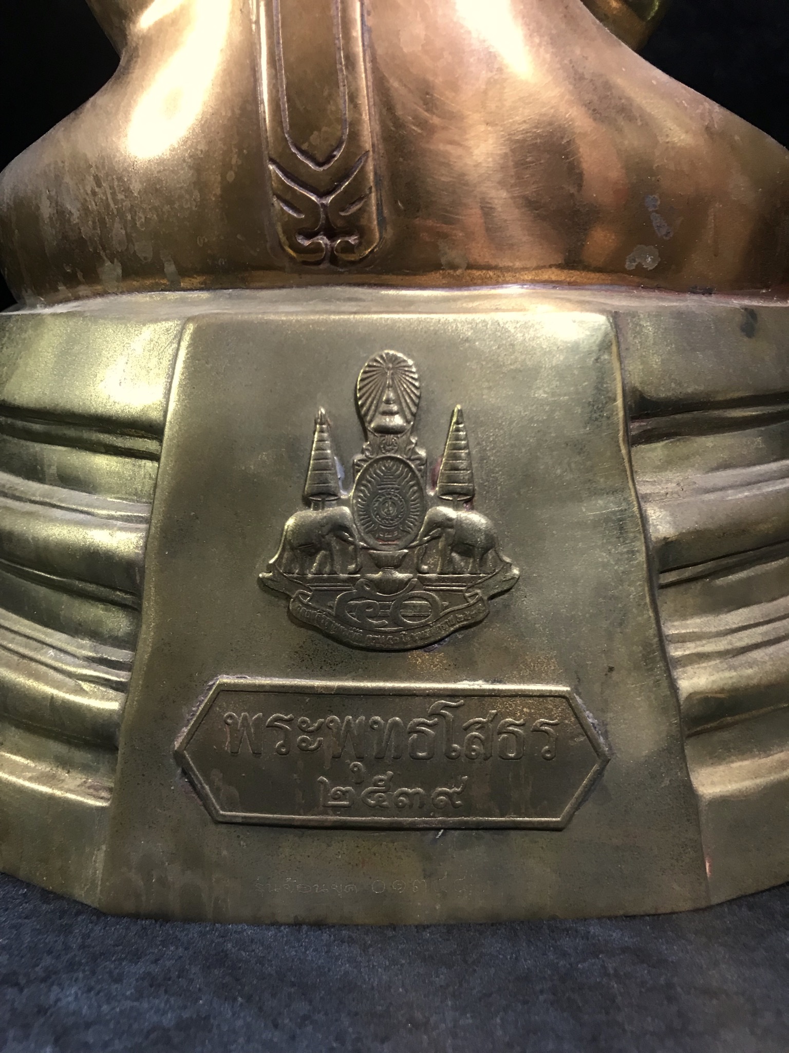 พระบูชาพระพุทธโสธร ภปร. รุ่นย้อนยุค ปี2539 กาญจนาภิเษกครองราชสมบัติครบ 50ปี หน้าตัก9นิ้ว เนื้อสามกษัตริย์ หมายเลข01344