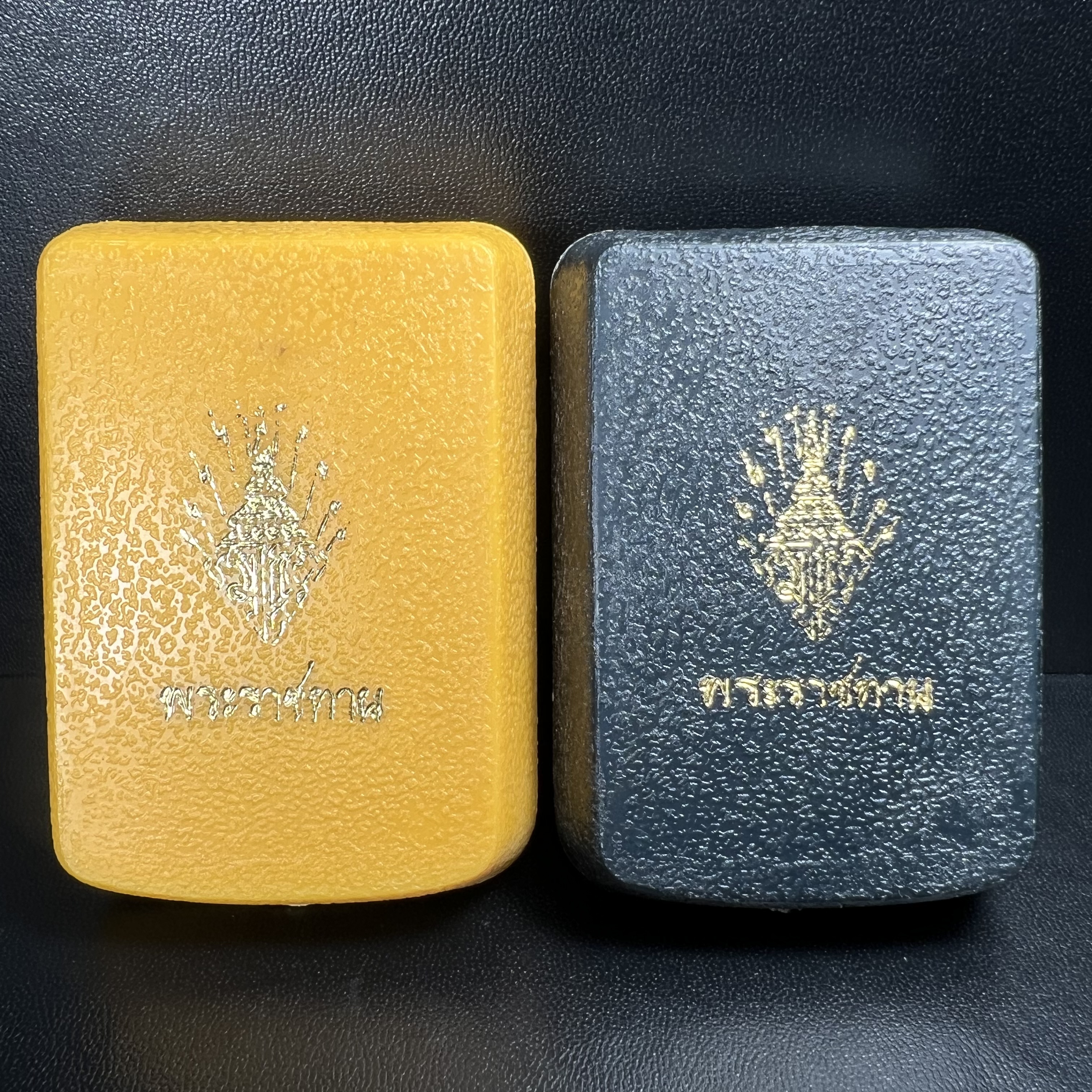 พระกริ่ง+พระหยดน้ำ มวก(รุ่นแรก)พระราชทาน ปี2523 วัดบวรนิเวศวิหาร เนื้อนวโลหะกล่องบรรจุเดิม(คัดสวยคมชัด เนื้อนวโลหะเข้มขลังตามแบบฉบับงานแกะแม่พิมพ์โดย นายช่างเกษม มงคลเจริญ แบบนิยม พร้อมกล่องบรรจุเดิม)(หลวงปู่โต๊ะร่วมปลุกเสก)