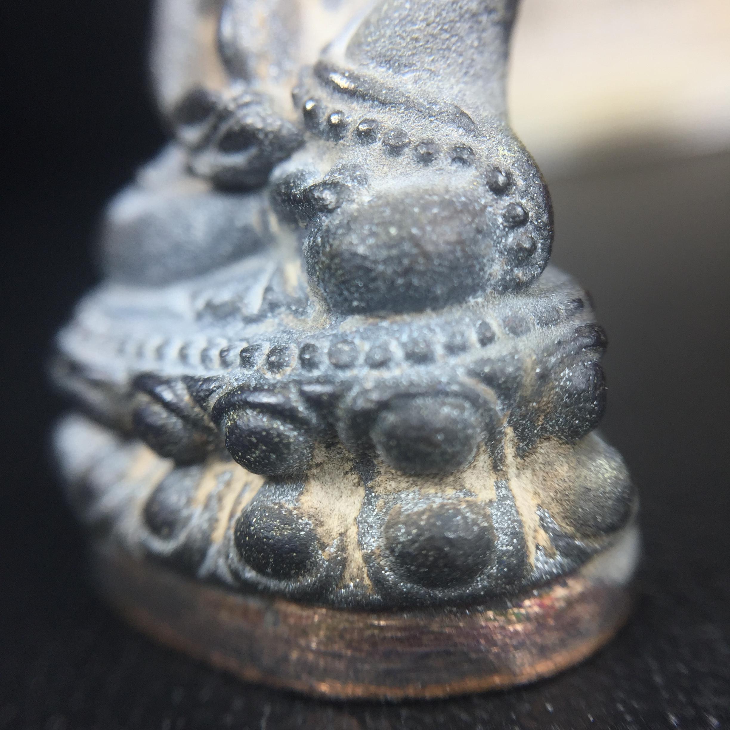 พระกริ่งชินบัญชรฉลองพระชันษา 100 ปี สมเด็จพระญาณสังวร วัดบวรนิเวศวิหาร ปี 2556 เนื้อนวโลหะผสมทองคำก้นทองแดง พิธีใหญ่ มวลสารเด่น นิยม(1 ใน 2556 องค์)