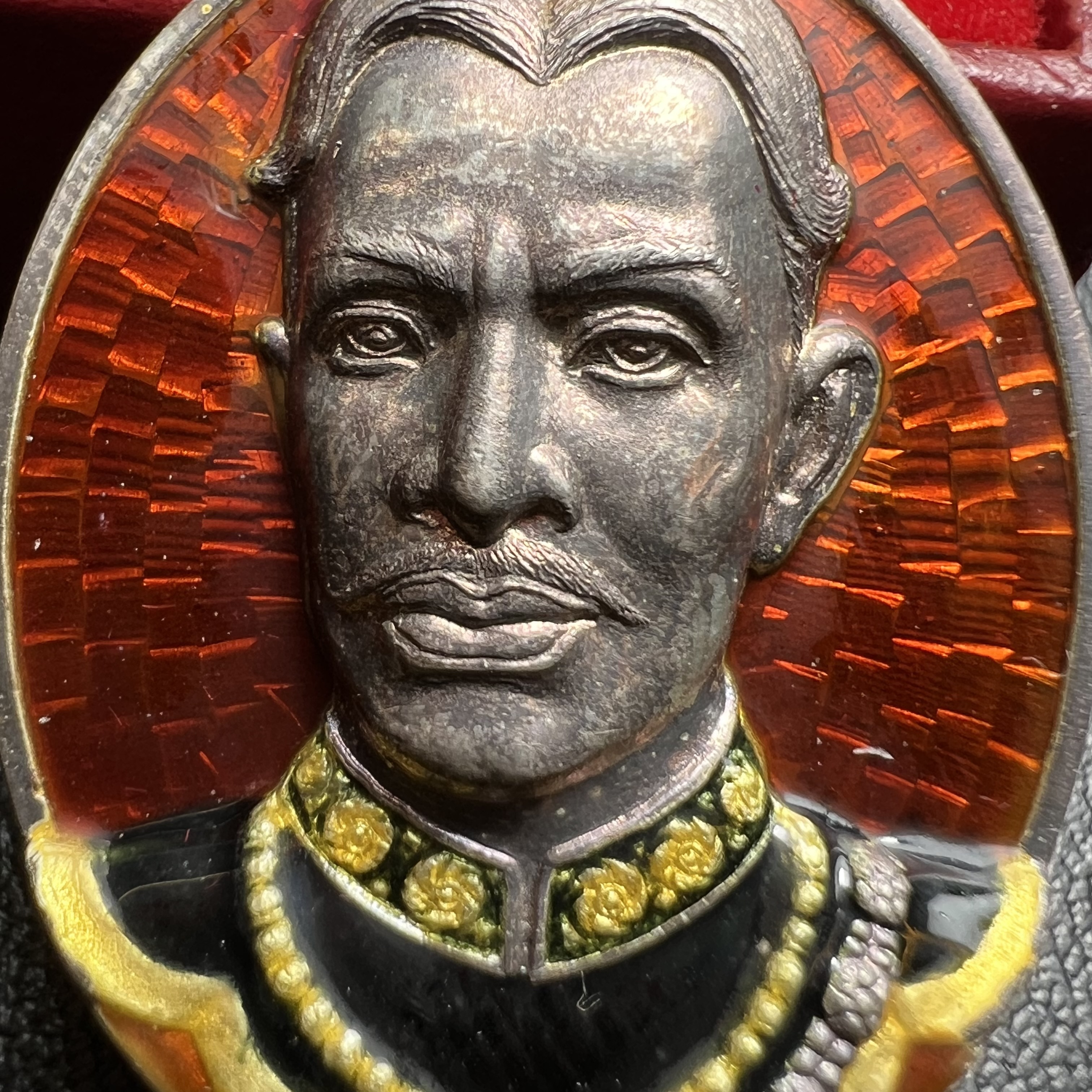 เหรียญพระบรมรูปเหมือนสมเด็จพระเจ้าตากสินมหาราช รุ่นโชคมงคล ปี 2545 เนื้อเงินลงยา พิธีเทวาภิเษก ณ อนุสาวรีย์ วัดพิชัยสงคราม ณ พระวิหารสมเด็จพระเจ้าตากสินมหาราช วัดอินทาราม ธนบุรี พิธีบวงสรวงขอบารมี ณ อนุสาวรีย์พระเจ้ากรุงธนบุรี วงเวียนใหญ่(พิธีใหญ่สภาพสวย)