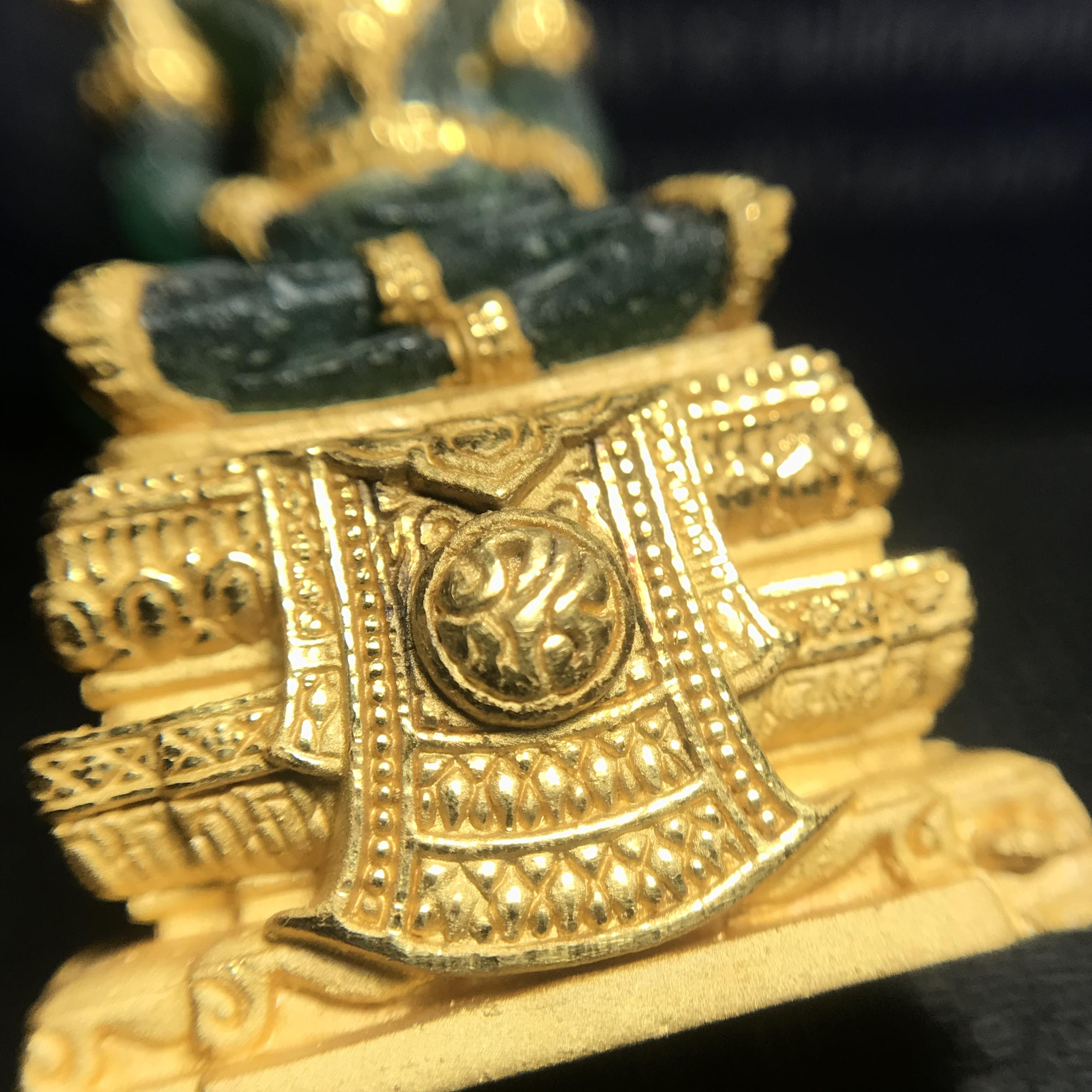 พระแก้วมรกต ภปร. ปี2547 จัดสร้างโดย รพ.ภูมิพลฯ ลอยองค์ หน้าตัก 1/2 นิ้ว เนื้อเรซิ่นหุ้มทองคำ99.99%