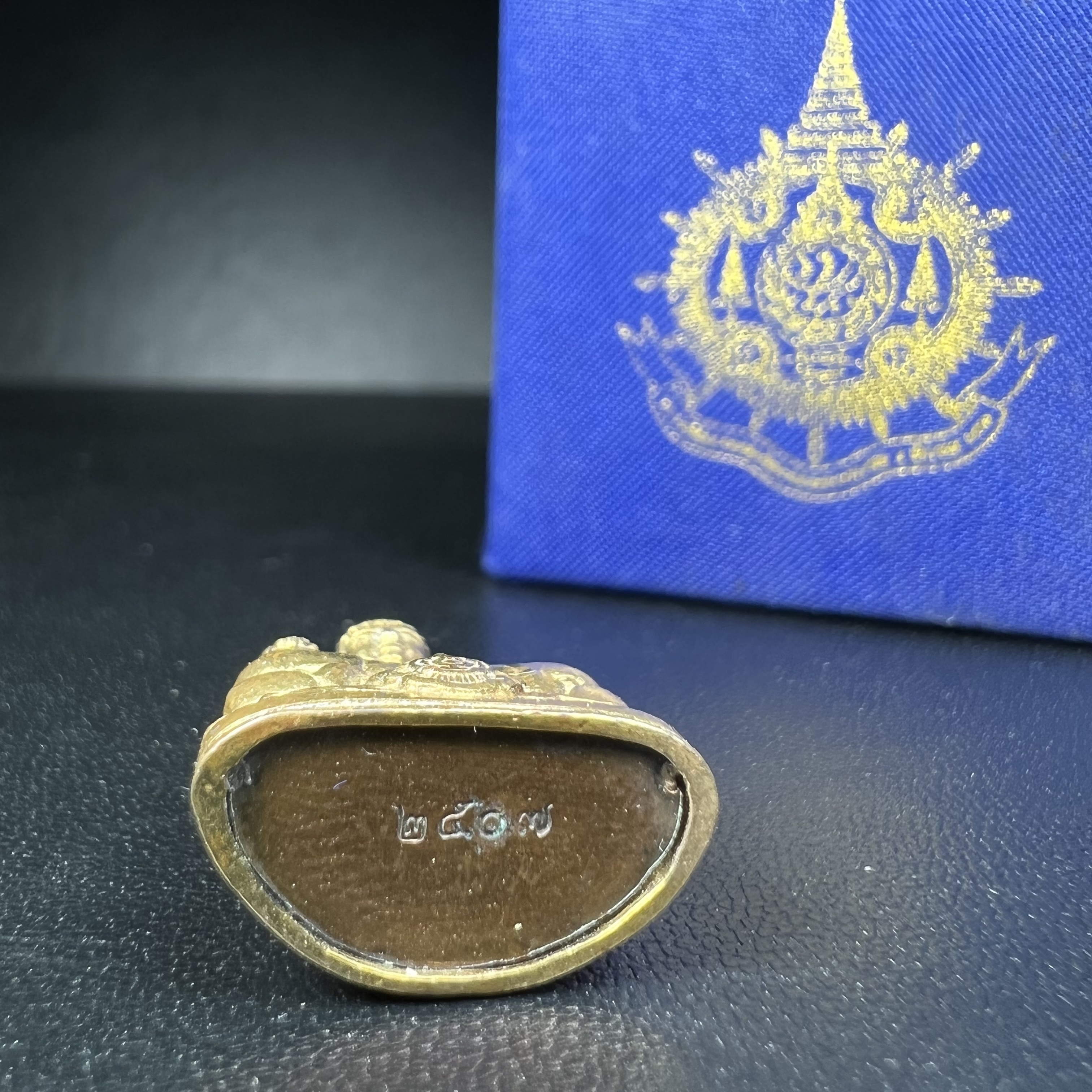 พระกริ่งไพรีพินาศ เฉลิมพระเกียรติ พระบาทสมเด็จพระเจ้าอยู่หัวรัชกาลที่9 พระชนมพรรษา 6 รอบ ปี2542เนื้อสัมฤทธิ์(บรรจุเหล็กไหล)ดีนอก-ดีใน