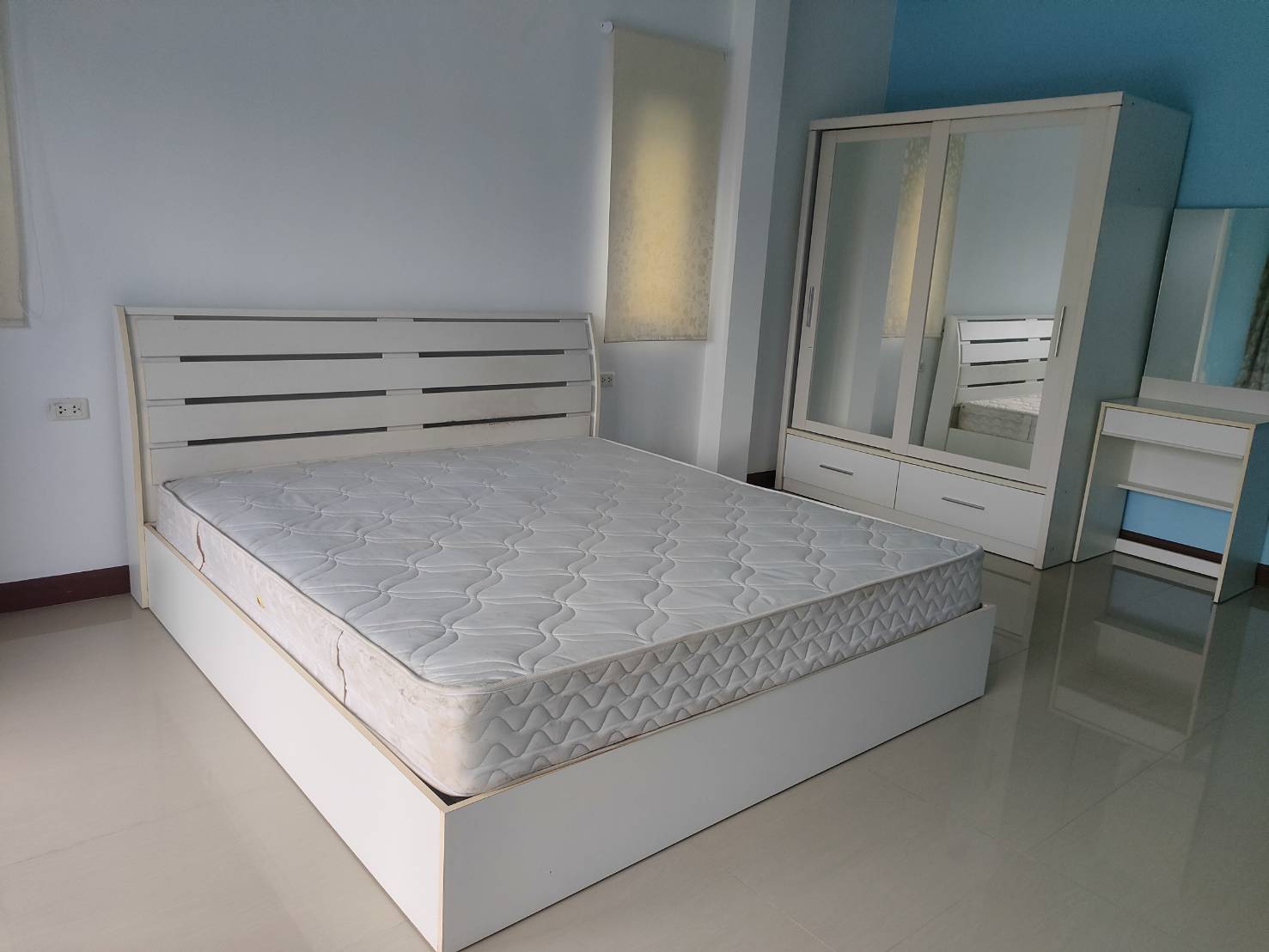 For Rent : Thalang, 2-Storey Commercial Building, 3 Rooms