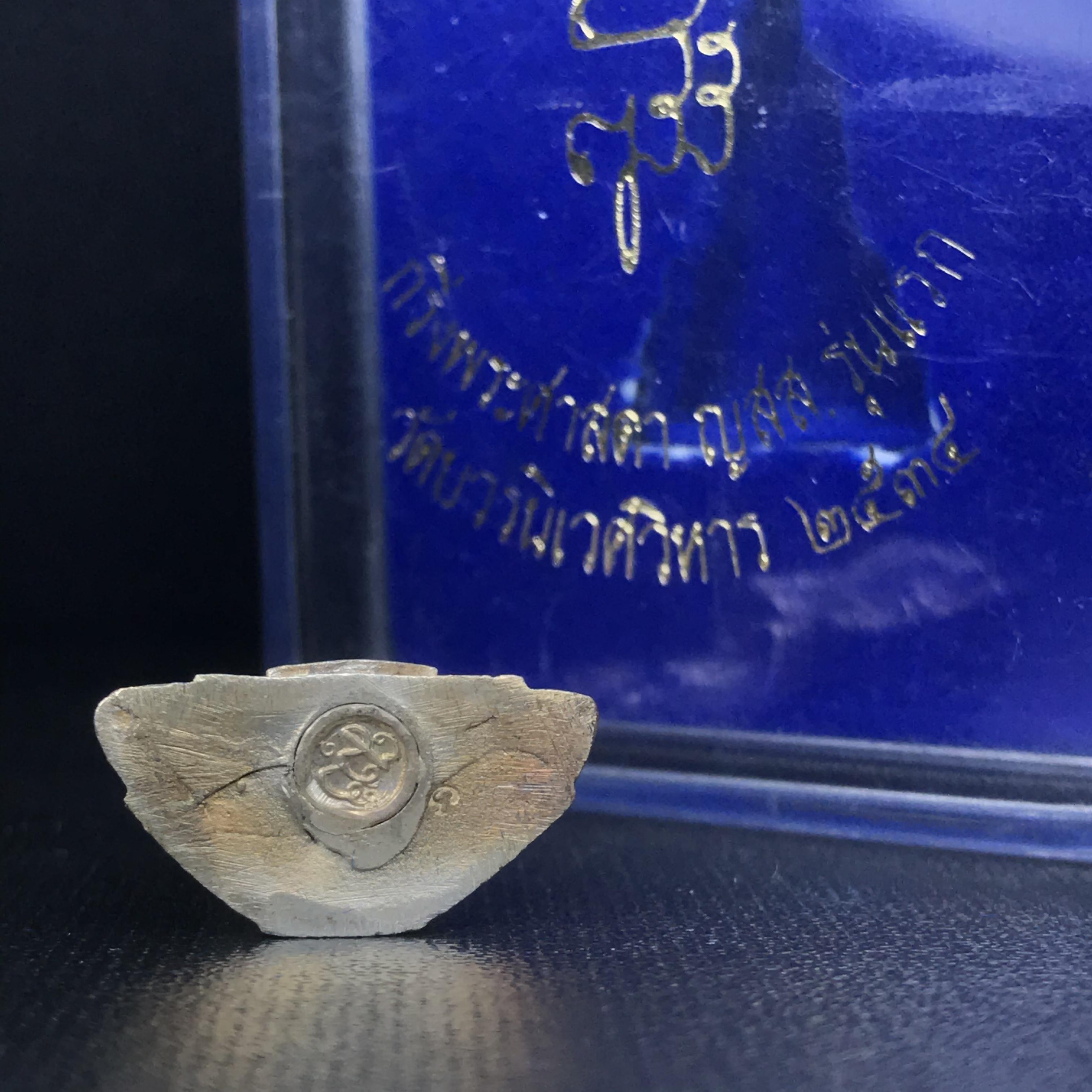 พระกริ่งศาสดา ญสส. รุ่นแรก วัดบวรนิเวศวิหาร เนื้อเงิน ปี2534 สภาพสวยมีโค๊ตตอกชัดเจนมาพร้อมกล่องบรรจุเดิม