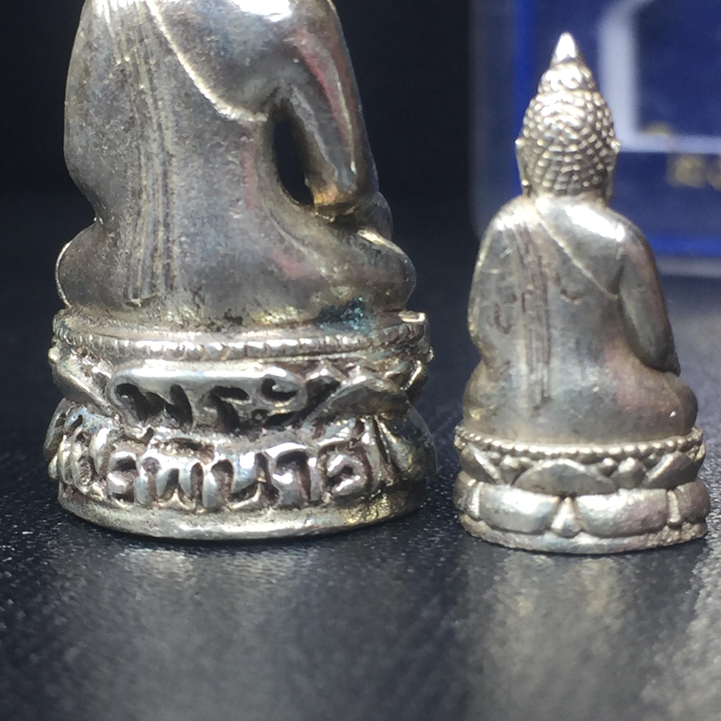 พระไพรีพินาศ วัดบวรนิเวศวิหาร รุ่นชัยชนะศึก ปี2546 พิมพ์บัวเหลี่ยม เนื้ออัลปาก้า หมายเลข 530(สภาพสวยพร้อมกล่องบรรจุเดิมครบสมบูรณ์)(พระดี พิธีใหญ่ มวลสารเด่น รุ่นนิยม)