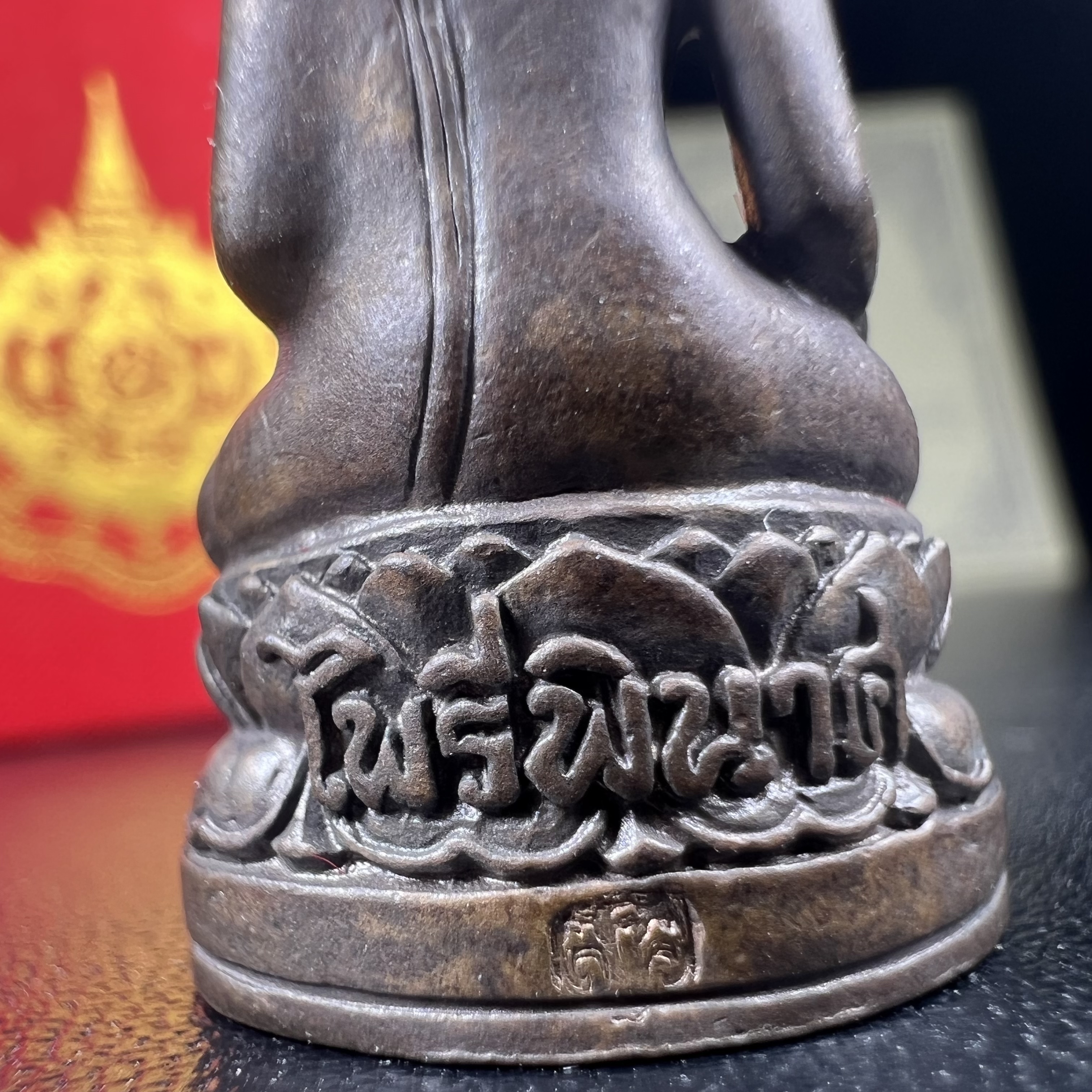 พระกริ่งไพรีพินาศ เฉลิมพระเกียรติ พระบาทสมเด็จพระเจ้าอยู่หัวรัชกาลที่9 พระชนมพรรษา 6 รอบ ปี2542 เนื้อนวโลหะผสมทองคำ(บรรจุเหล็กไหล)ดีนอก-ดีใน***องค์นี้สภาพสวยครบสมบูรณ์ มาพร้อมกล่องเดิมและใบรับรองจากผู้จัดสร้างแบบนี้หายากมาก***