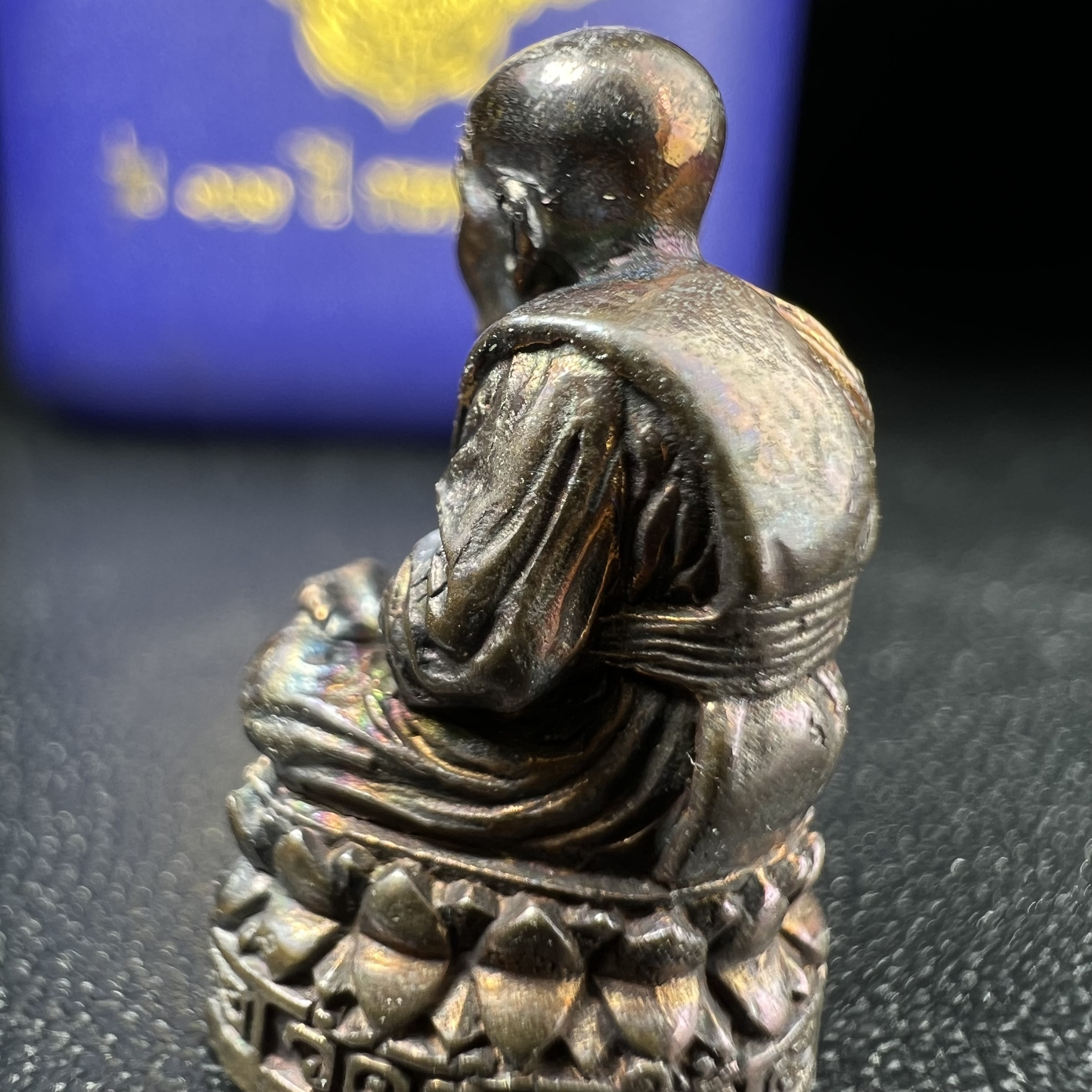 รูปเหมือนหล่อลอยองค์หลวงปู่ทวด รุ่น 111ปี กระทรวงกลาโหม เนื้อนวโลหะรมดำ-ปัดเงา ปี2540 พิธีใหญ่ เข้มขลัง นิยม พร้อมกล่องบรรจุเดิม(คัดสภาพสวยผิวเทพๆผิวรุ้งๆ)ทั้งพิธีทั้งพุทธศิลป์ทรงคุณค่าอีกหนึ่งรุ่นยอดนิยม