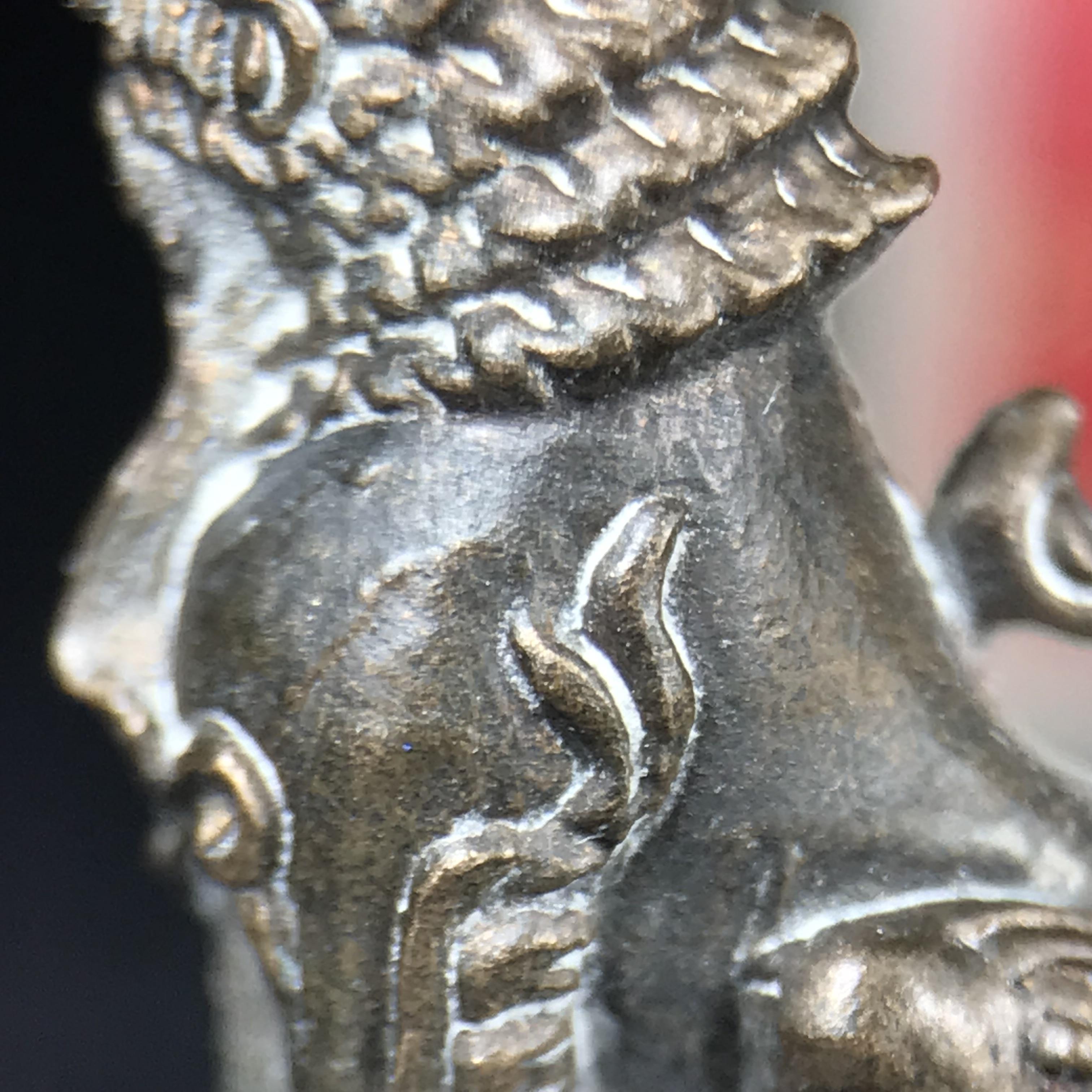 สิงห์เจ้าพ่อดำ วัดบุพพาราม จ.เชียงใหม่ ปี 2518 เนื้อนวโลหะ(ตอก 2 โค๊ต)หายาก(สภาพผิวเดิมสวยเดิมกล่องครบ) สิงห์รุ่นนี้มีพิธีดีมีเกจิอาจารย์ที่ร่วมปลุกเสกมากมาย****เครื่องราง ที่พระบาทสมเด็จพระเจ้าอยุ่รัชกาลที่ ๙ ทรงเสด็จฯประกอบพิธีด้วยพระองค์เอง