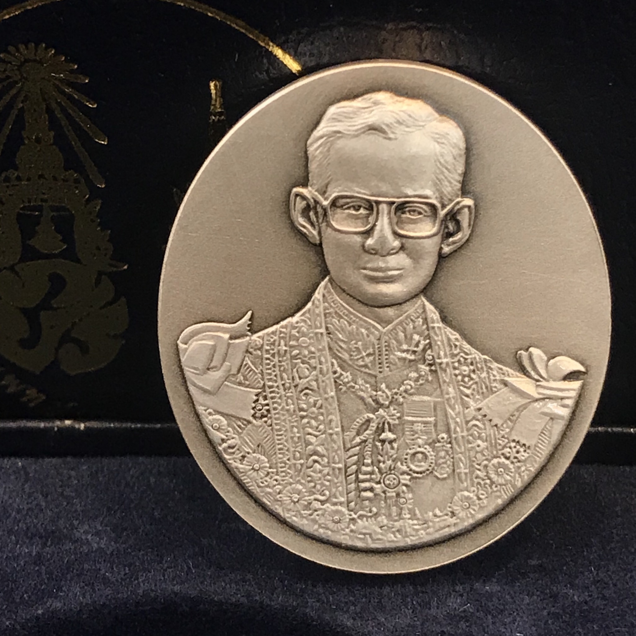 เหรียญที่ระลึก 80ปีแพทย์สมาคมแห่งประเทศไทย (แบบที่1)ปี2544 เหรียญสวยกล่องบรรจุใบรับรองเดิมพร้อม