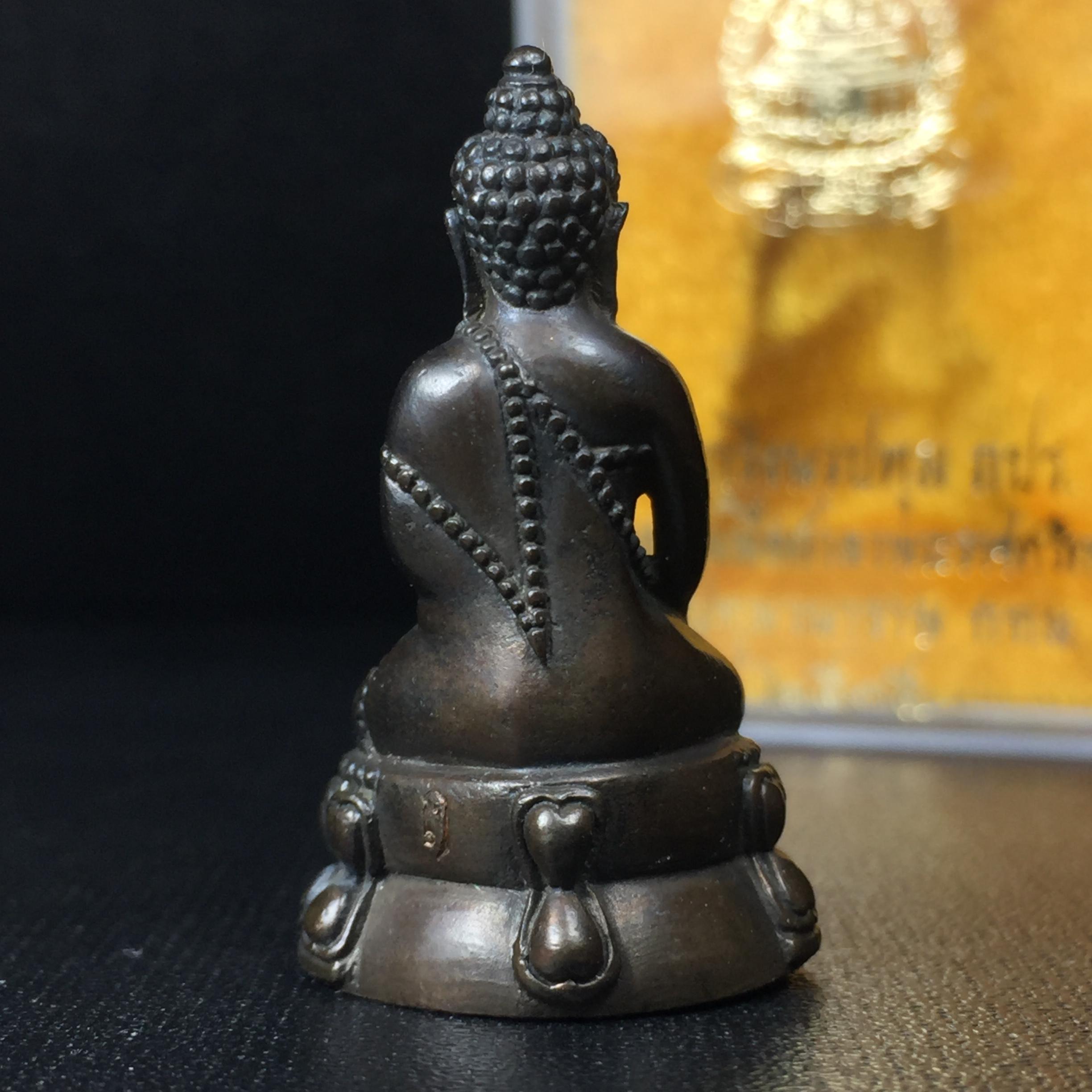 พระกริ่งนวปทุม ภปร. วัดปทุมวนาราม เนื้อนวโลหะ ปี2535(ในหลวงรัชกาลที่9เสด็จเททอง)หายาก 1ใน3000องค์