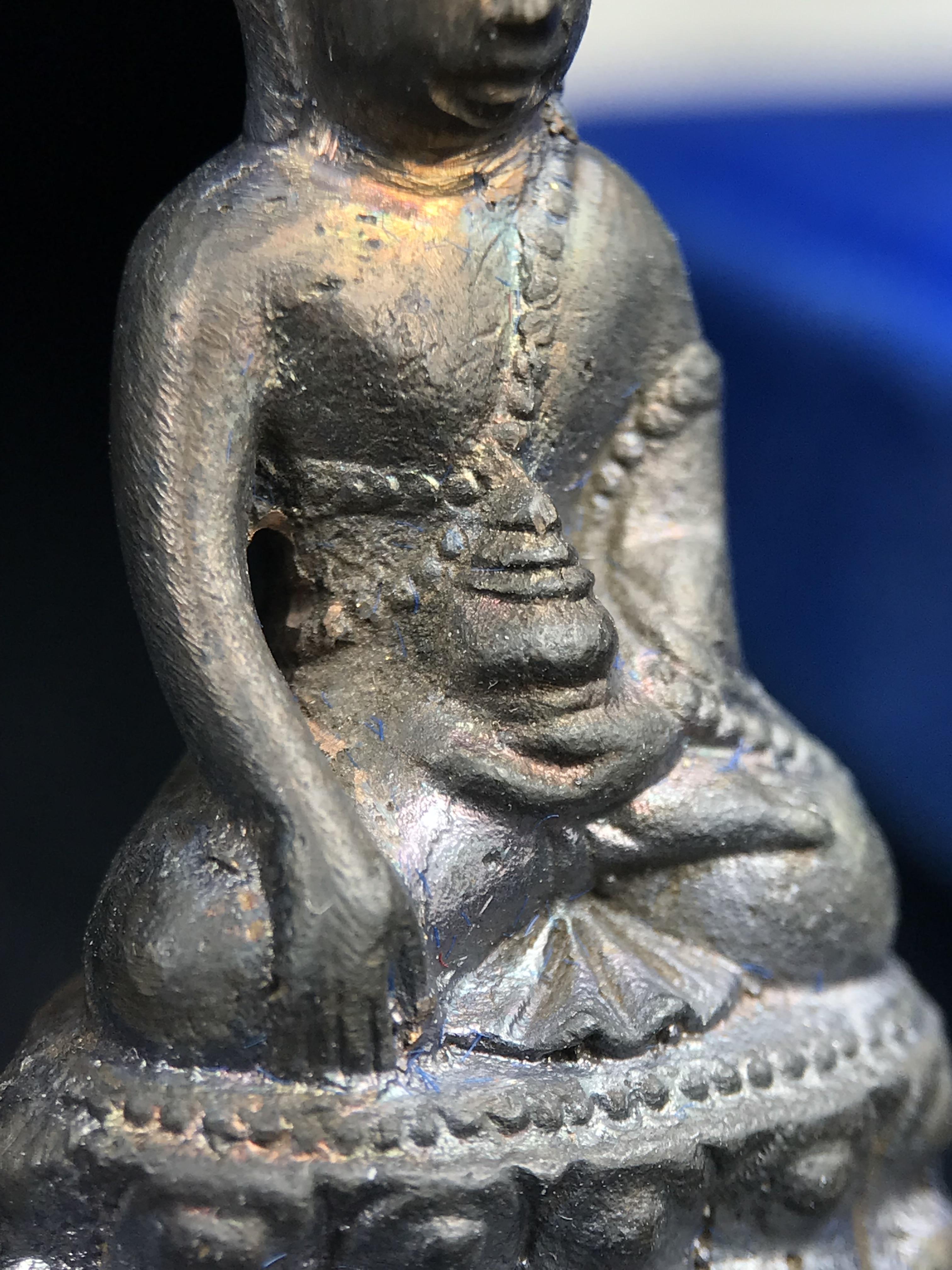 พระกริ่ง-พระชัยวัฒน์ สว. 90 พรรษาสมเด็จย่า ปี2533 เนื้อนวโลหะ(แก่ทองคำผสมทองคำเยอะมากรุ่นนี้)(ในหลวงรัชกาลที่9เสด็จในพิธี)(หล่อแบบโบราณอุดมวลสาร 108 แบบฉบับพระกริ่งใหญ่สายวัดสุทัศน์ พระสังฆราช(แพ))(1 ใน 3000 ชุด) หายาก