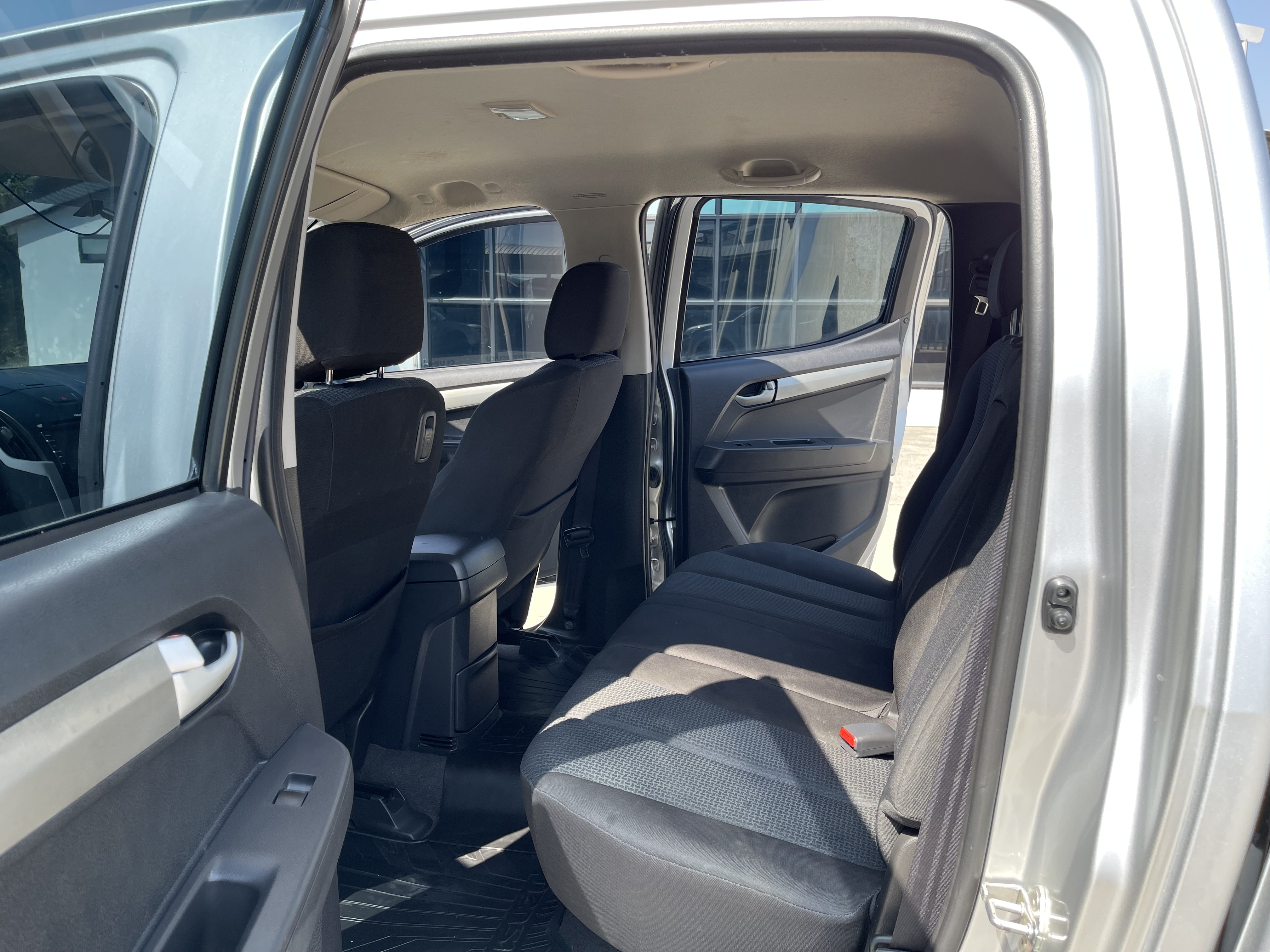 Isuzu Dmax All New 4ประตู Hilander 2.5 Vgs Z Dvd 2013 เงิน