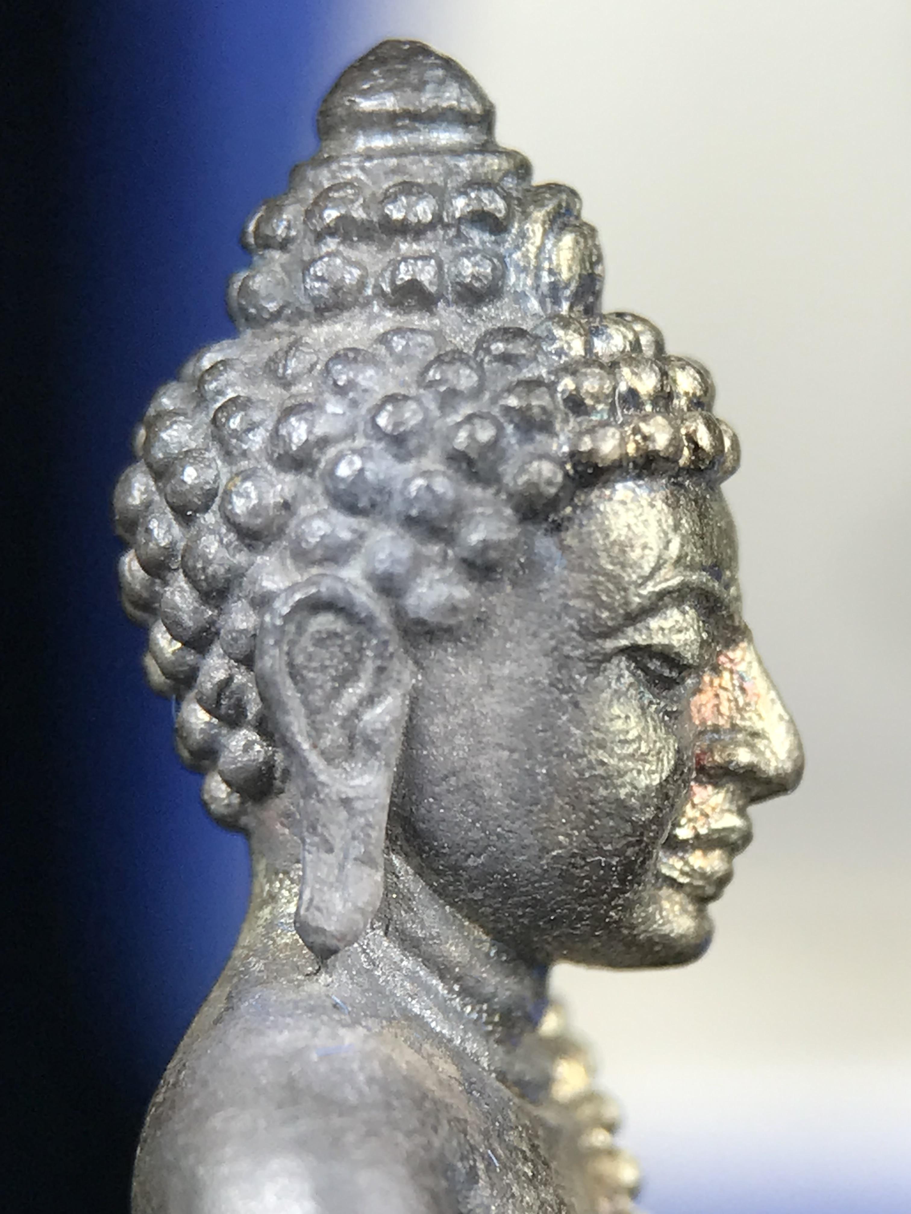 พระกริ่งศิรากาศ ภปร.(พระกริ่งคุ้มเกล้า)วัตถุมงคล"คุ้มเกล้าฯ" มูลนิธิ “คุ้มเกล้า” ในพระบรมราชูปถัมภ์ จัดสร้าง โรงพยาบาลภูมิพล เนื้อเงิน(พิมพ์หน้าไทย)(สภาพผิวเดิมขึ้นน้ำทองเก่าเก็บอย่างดีพร้อมกล่องบรรจุสวยมากมาก!)(ในหลวงรัชกาลที่9เสด็จเททอง)(พิธีใ