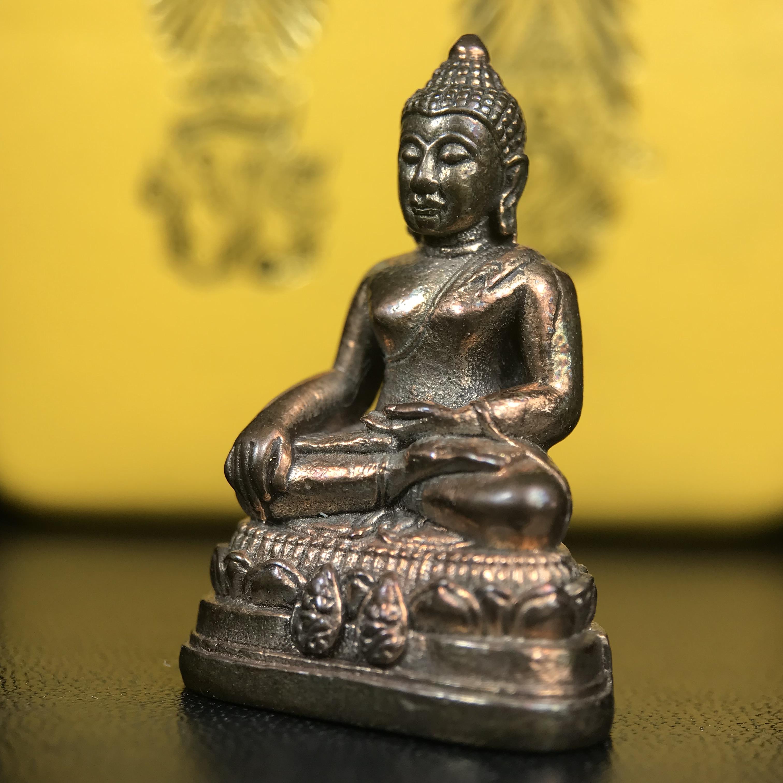 พระกริ่งพระพุทธนรสีห์ จปร.+ภปร. ครบรอบ 100 ปี ธนาคารไทยพาณิชย์ ปี 2550 พระกริ่งเนื้อนวโลหะพิเศษ(หล่อในพิธีเททอง)(หายาก)(พุทธศิลป์งดงาม)ด้านหน้าฐานประดับด้วยตราสัญลักษณ์ "จปร" และ "ภปร" (องค์เทหล่อในพิธีสร้างน้อย หายากมาก)1 ใน 1000 องค์