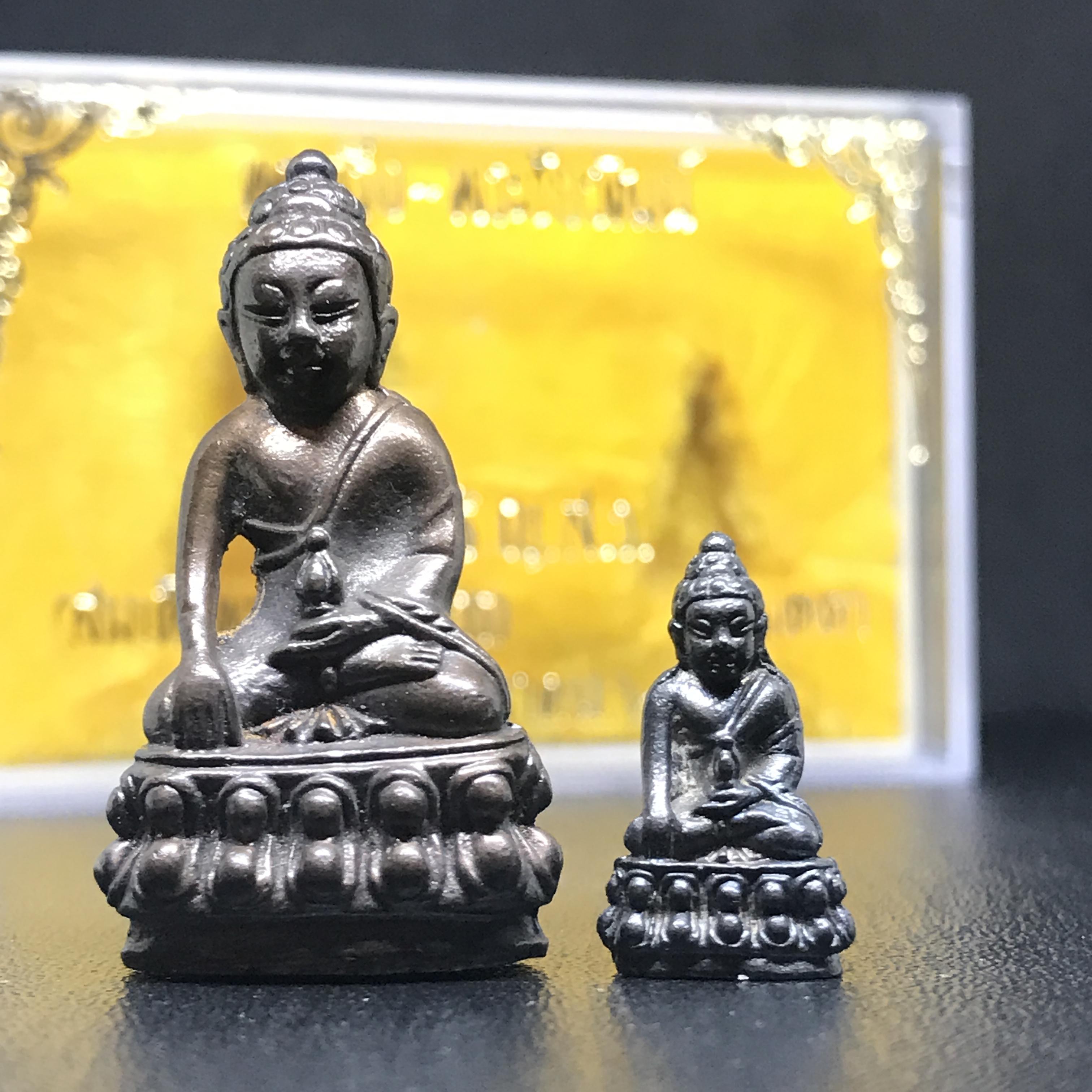 พระกริ่ง-พระชัยวัฒน์ รุ่นเมตตา ปี2529 วัดบวรนิเวศวิหาร เนื้อนวโลหะ(ในหลวงร.9เสด็จเททอง)(1ใน999ชุด)