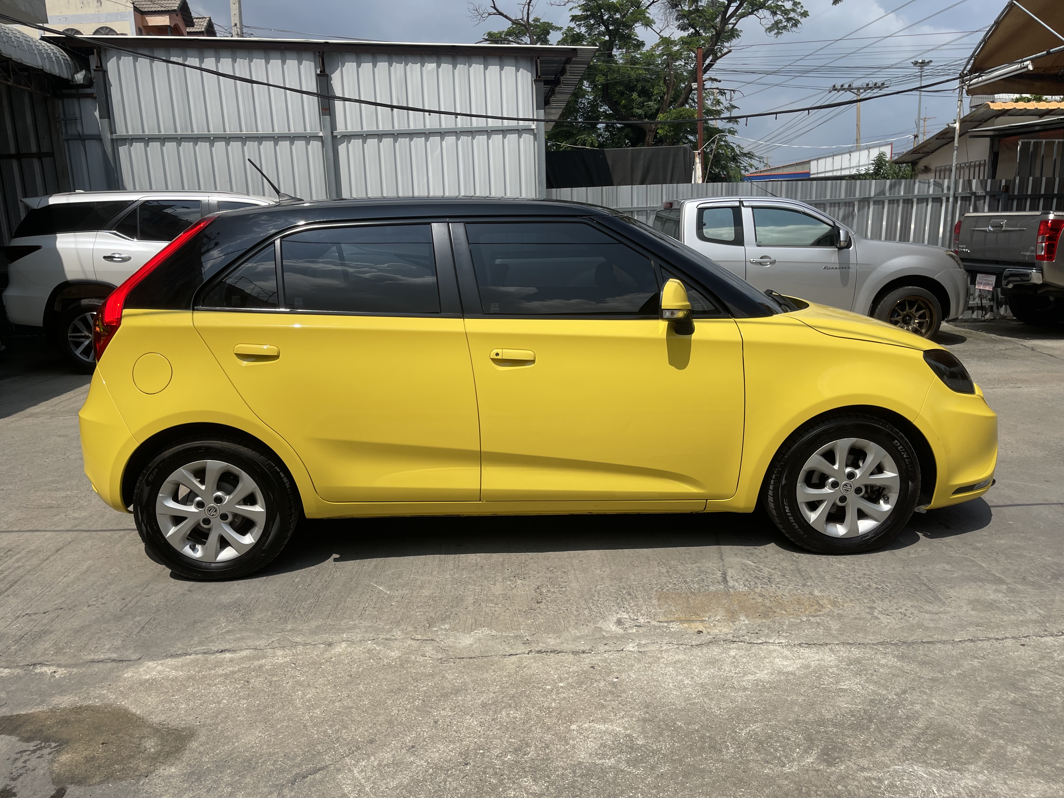MG MG3 1.5 X (Twotone) Sunroof At 2016 เหลือง-ดำ