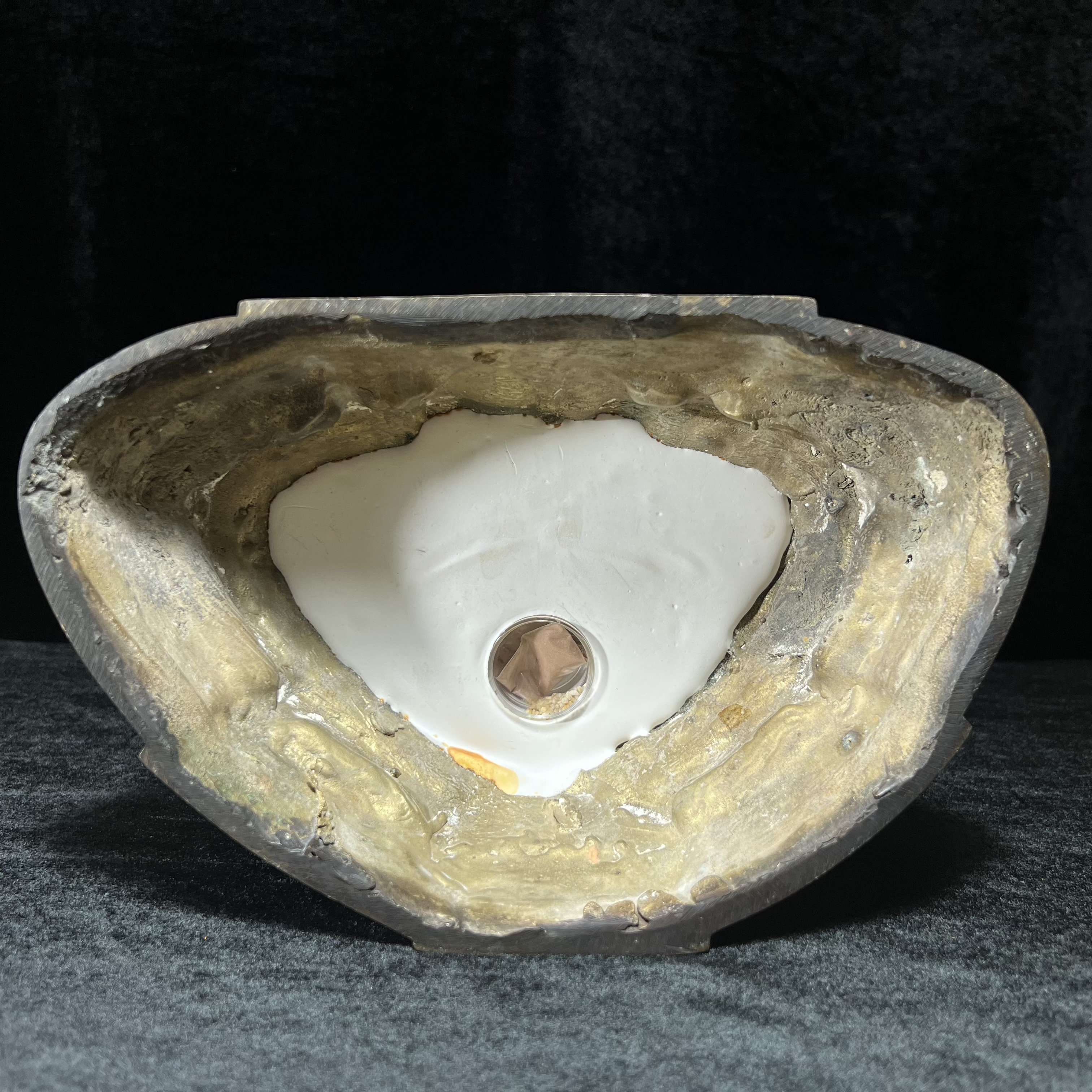 พระพุทธสิทธัตถศาสดา 100 ปี กรมบัญชีกลาง พ.ศ.2533(รุ่นแรก) เนื้อโลหะสำริด รมมันปู หน้าตัก 5.9 นิ้ว (พิธีใหญ่ ศิลป์สวย หายาก)(พระราชทานเม็ดพระธาตุ บรรจุมวลสารใต้ฐานองค์พระ)องค์หมายเลข 63(ผลรวมได้ 9 เลขมหามงคลเจริญก้าวหน้าในทุกด้าน)