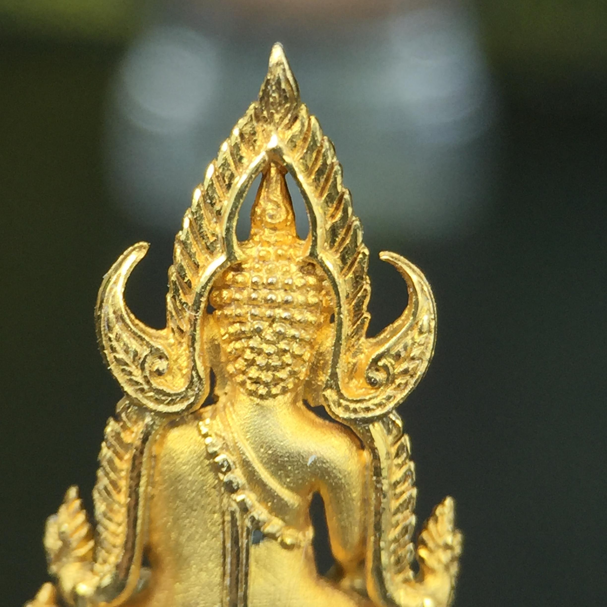 พระพุทธชินราช(จำลอง) ภปร. 84 พรรษา เนื้อทองคำ พิมพ์เล็กขนาดหน้าตัก 1/4 นิ้ว(พระราชทานมวลสาร จิตรลดาและเส้นพระเจ้า(เส้นผม)รัชกาลที่9)