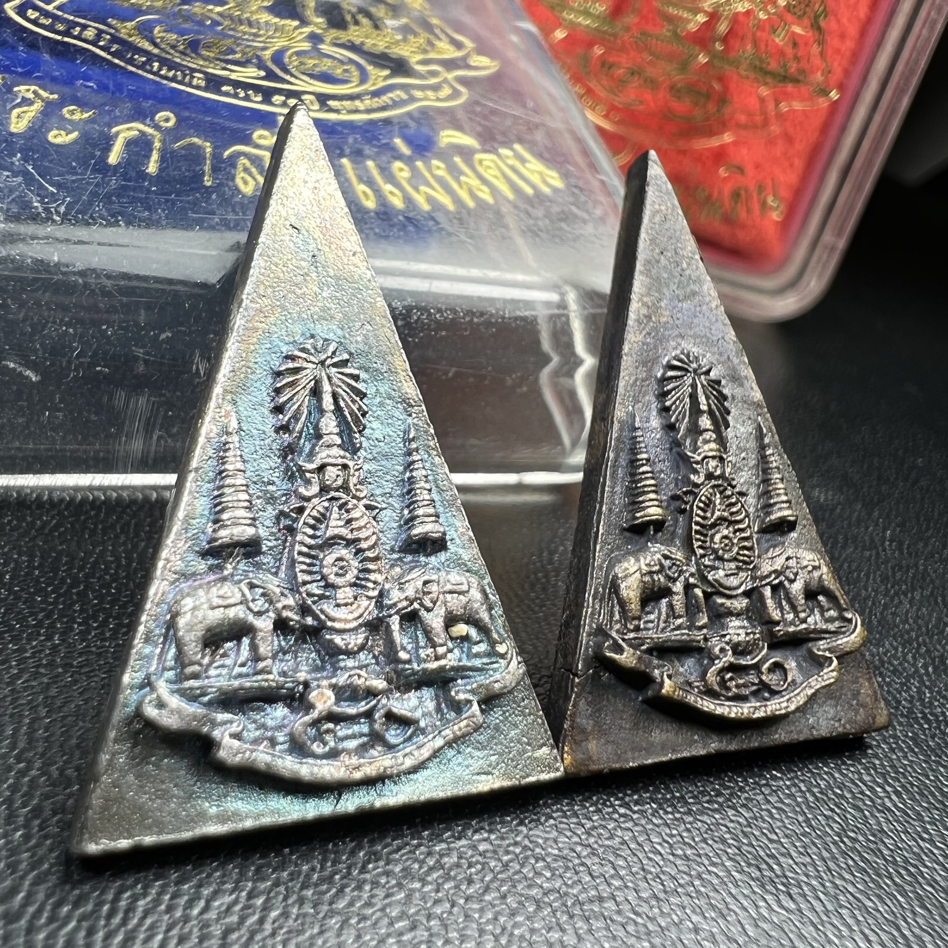 พระกำลังแผ่นดิน (สมเด็จจิตรลดา2) จัดสร้างเฉลิมพระเกียรติ ร.9 ครองราชย์ 50 ปี 2539 เนื้อเงิน(ผิวเดิมกลับดำ รุ้งๆสวย)+เนื้อนวโลหะ(สร้างน้อยหายาก)พร้อมกล่องบรรจุเดิม(1ใน2539องค์)