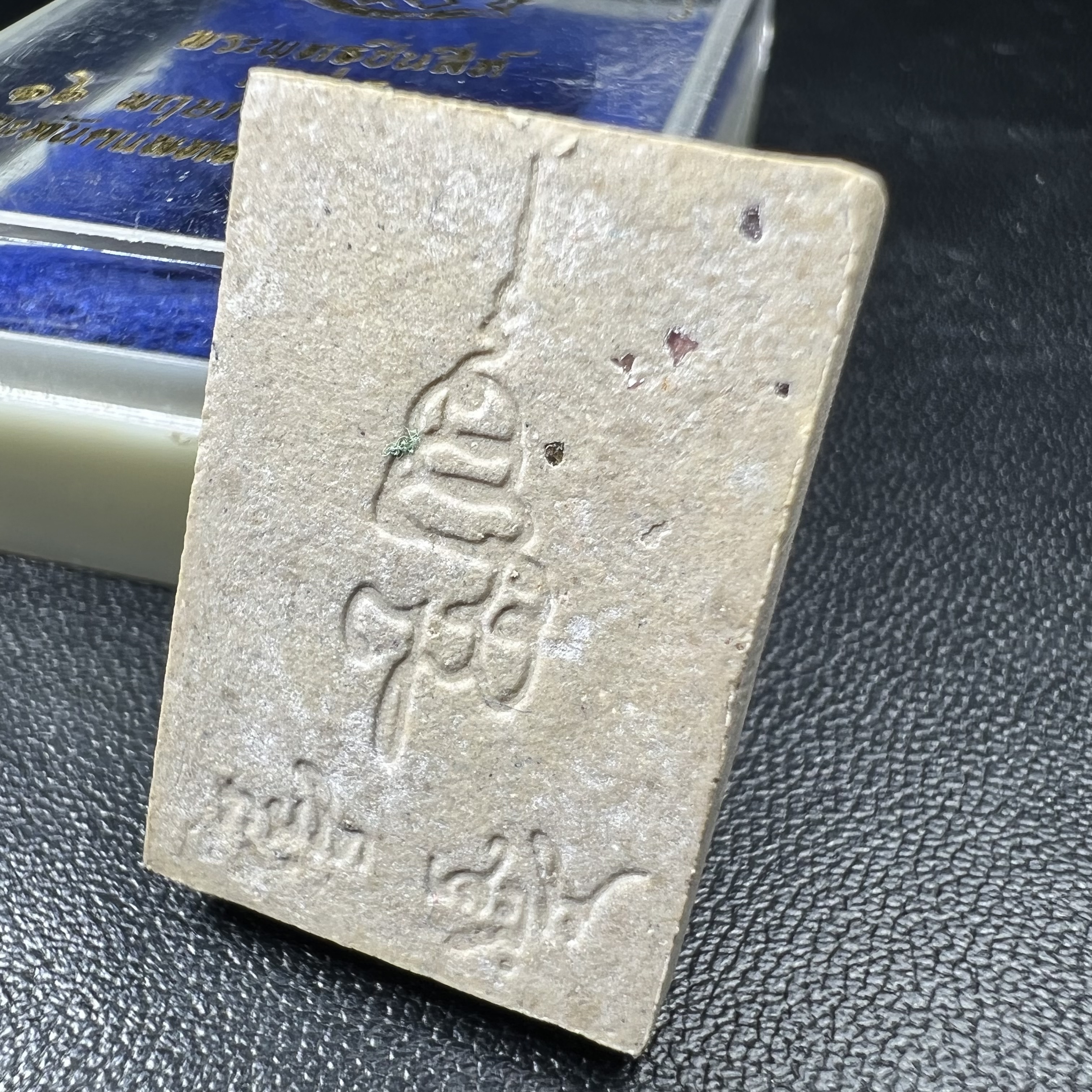 พระพุทธชินสีห์ ภปร. ทันโต เสฏโฐ ปี2533 พิมพ์เล็ก(หายาก) (องค์นี้ด้านหลังบรรจุพลอยเสกมงคลชัดมาก) บรรจุพระทนต์ในหลวง รุ่นเดียวในประวัติศาสตร์ ****รุ่นนี้ขอแนะนำ****