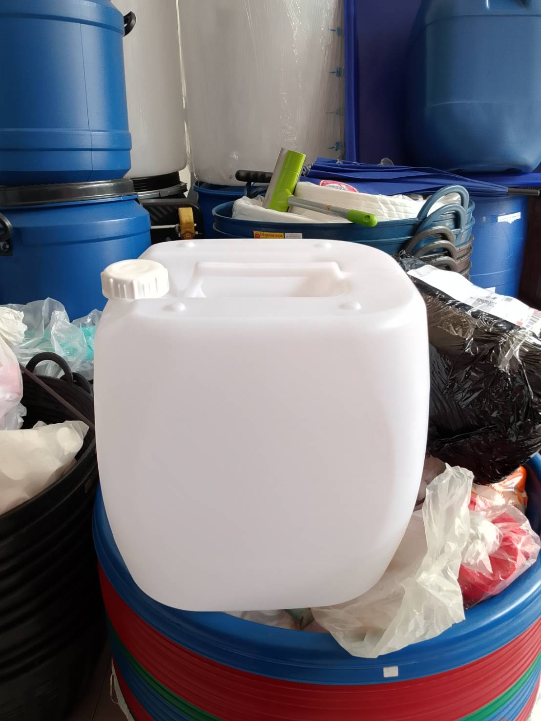 แกลลอน 30 ลิตร 213 สีขาวใส