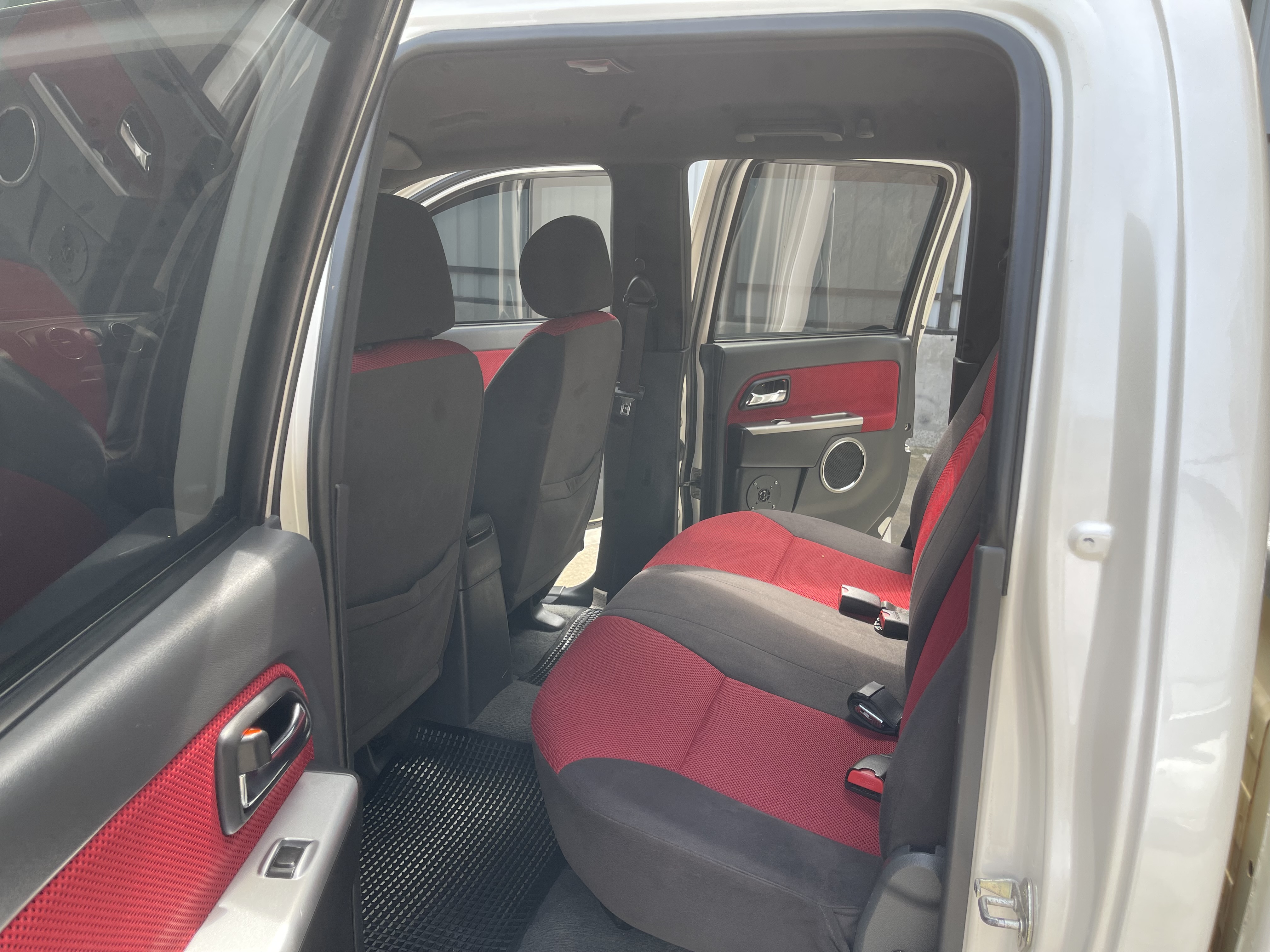 Isuzu Dmax 4ประตู Hilander 2.5 Abs X-Series Navi 2011 ขาวมุก