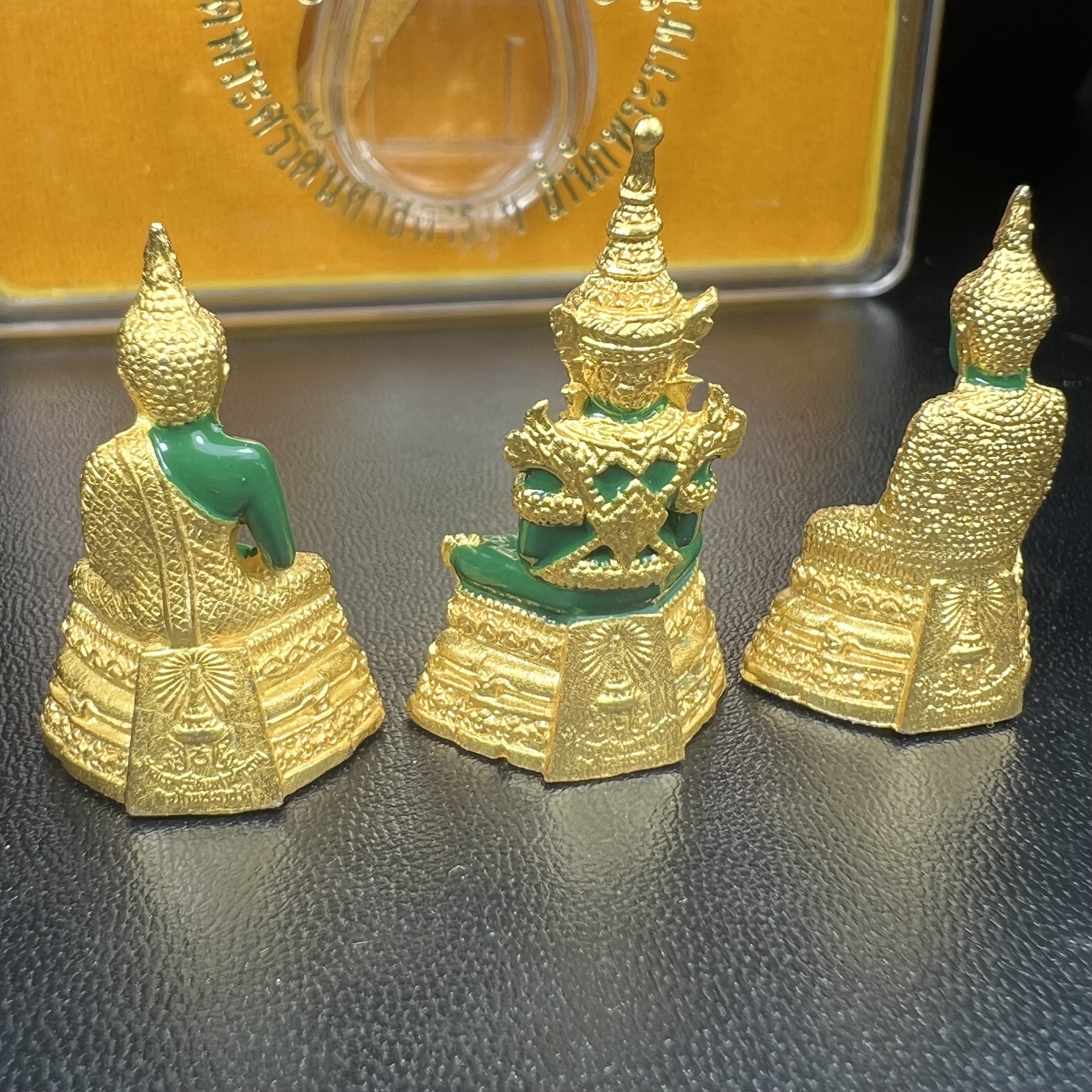 พระพุทธมหามณีรัตนปฏิมากร(พระแก้วมรกต) วัดพระศรีรัตนศาสดาราม สำนักพระราชวัง จัดสร้าง ชุด3 ฤดู ร้อน ฝน หนาว(บรรจุมวลสารใต้ฐาน)