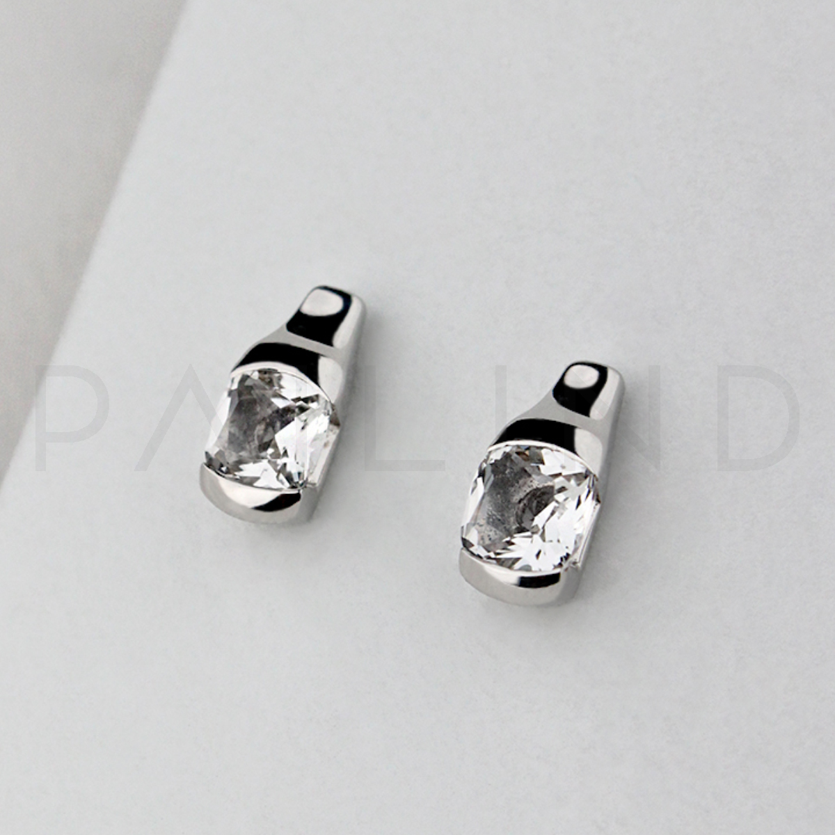 ต่างหูเงินฝังพลอยWHITE QUARTZ CUSH