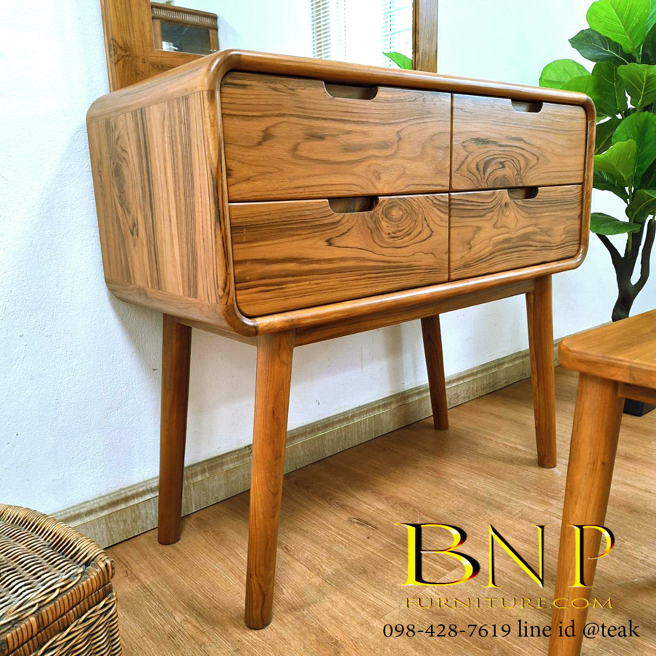 โต๊ะเครื่องแป้งโมเดิร์นไม้สัก รุ่น ไบรโอนี่